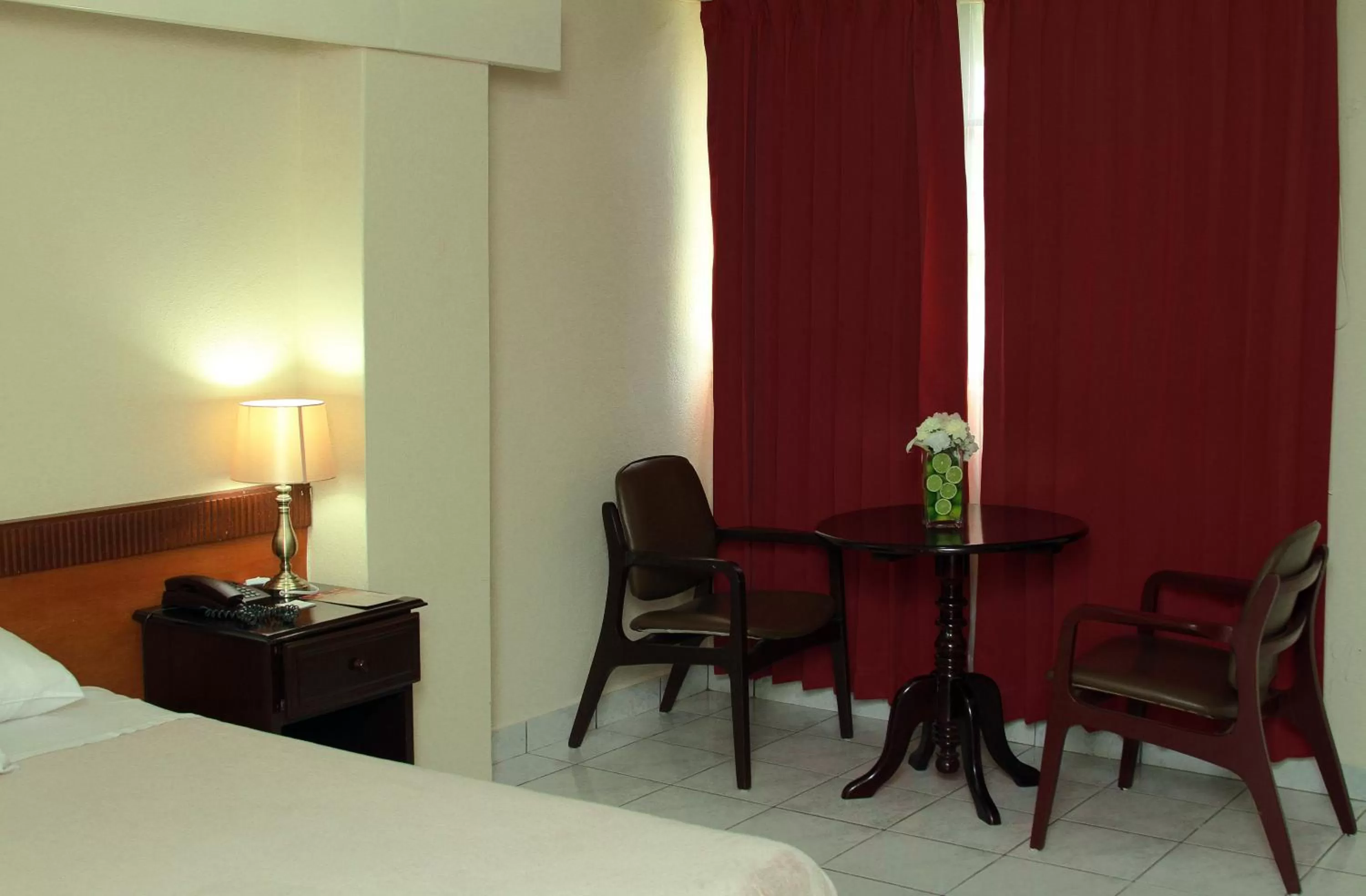 Photo of the whole room, Seating Area in Hotel Estrella