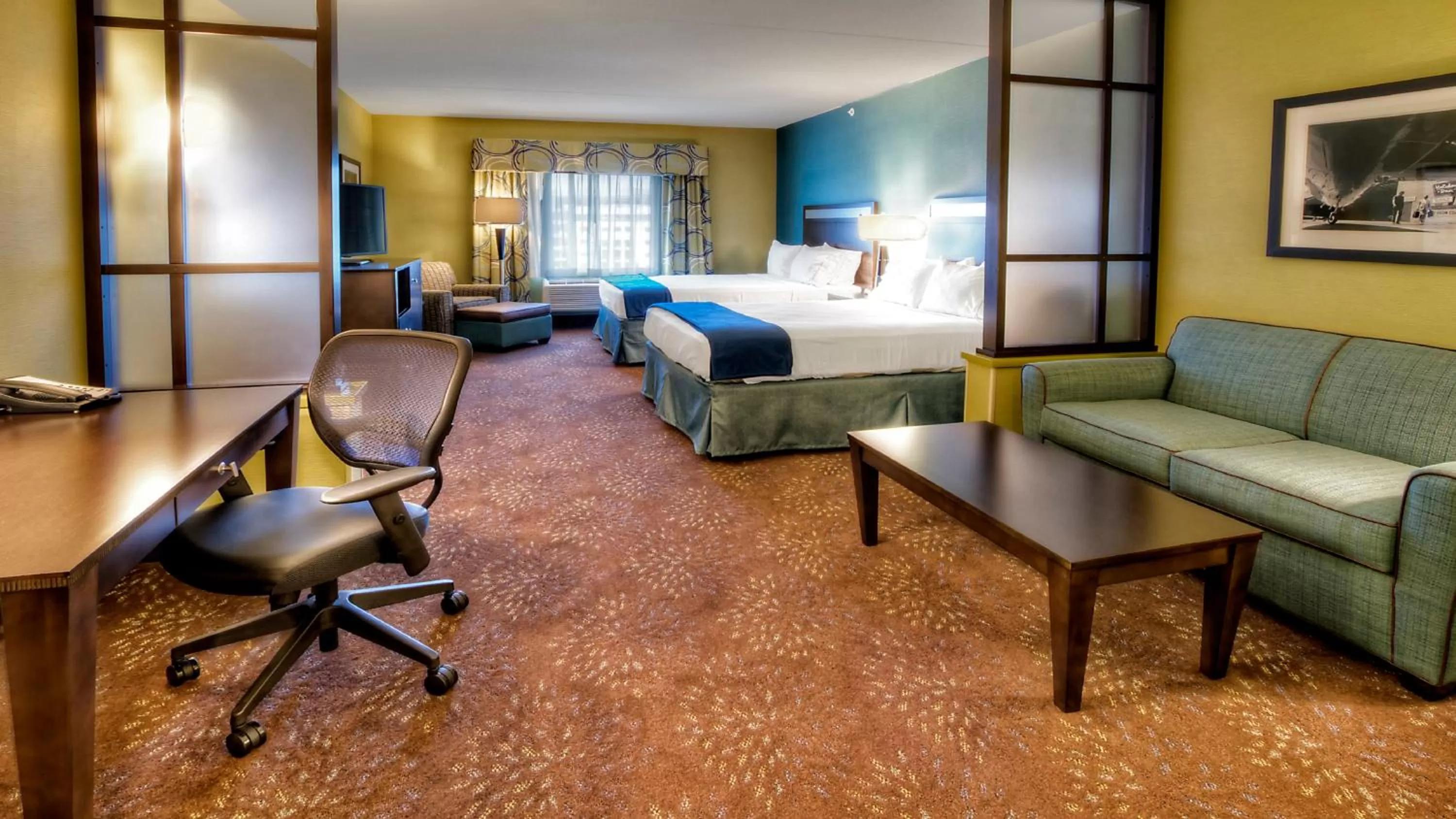 Photo of the whole room in Holiday Inn Express & Suites Pittsburgh SW/Southpointe by IHG