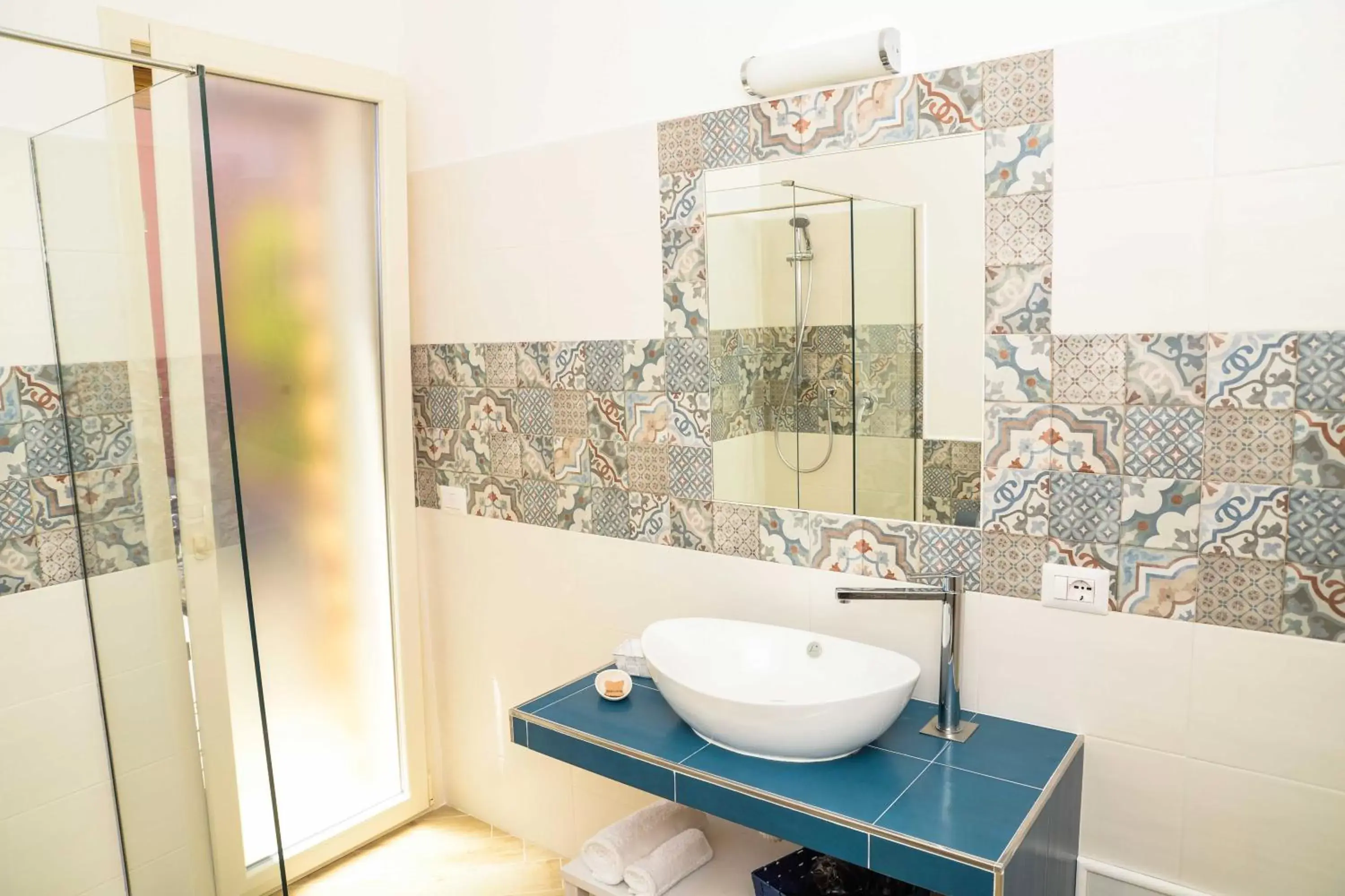 Queen Room with Balcony - single occupancy in ‘A Minnula Queen Room with Balcony - single occupancy in ‘A Minnula