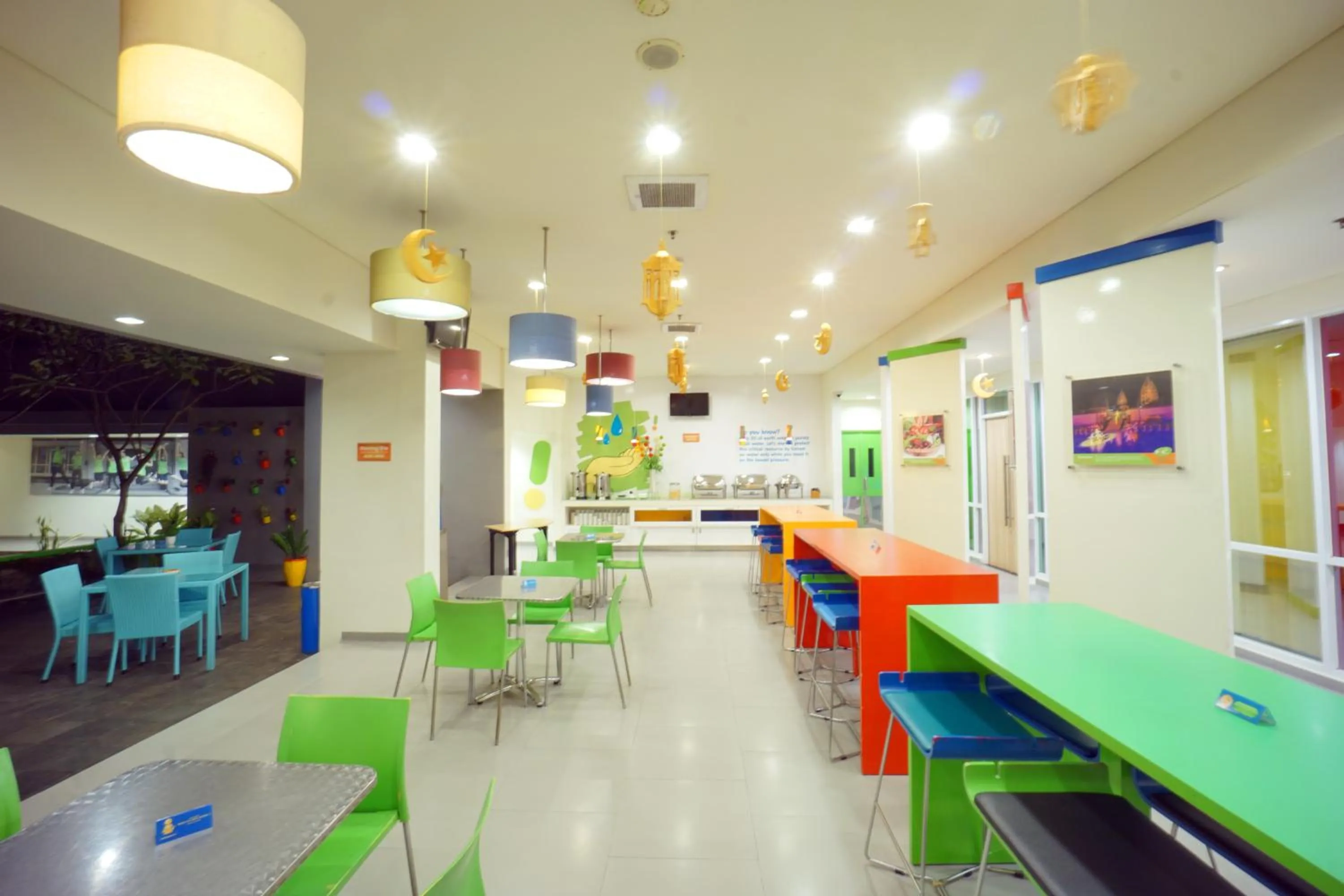 Communal lounge/ TV room in POP! Hotel Sangaji Yogyakarta