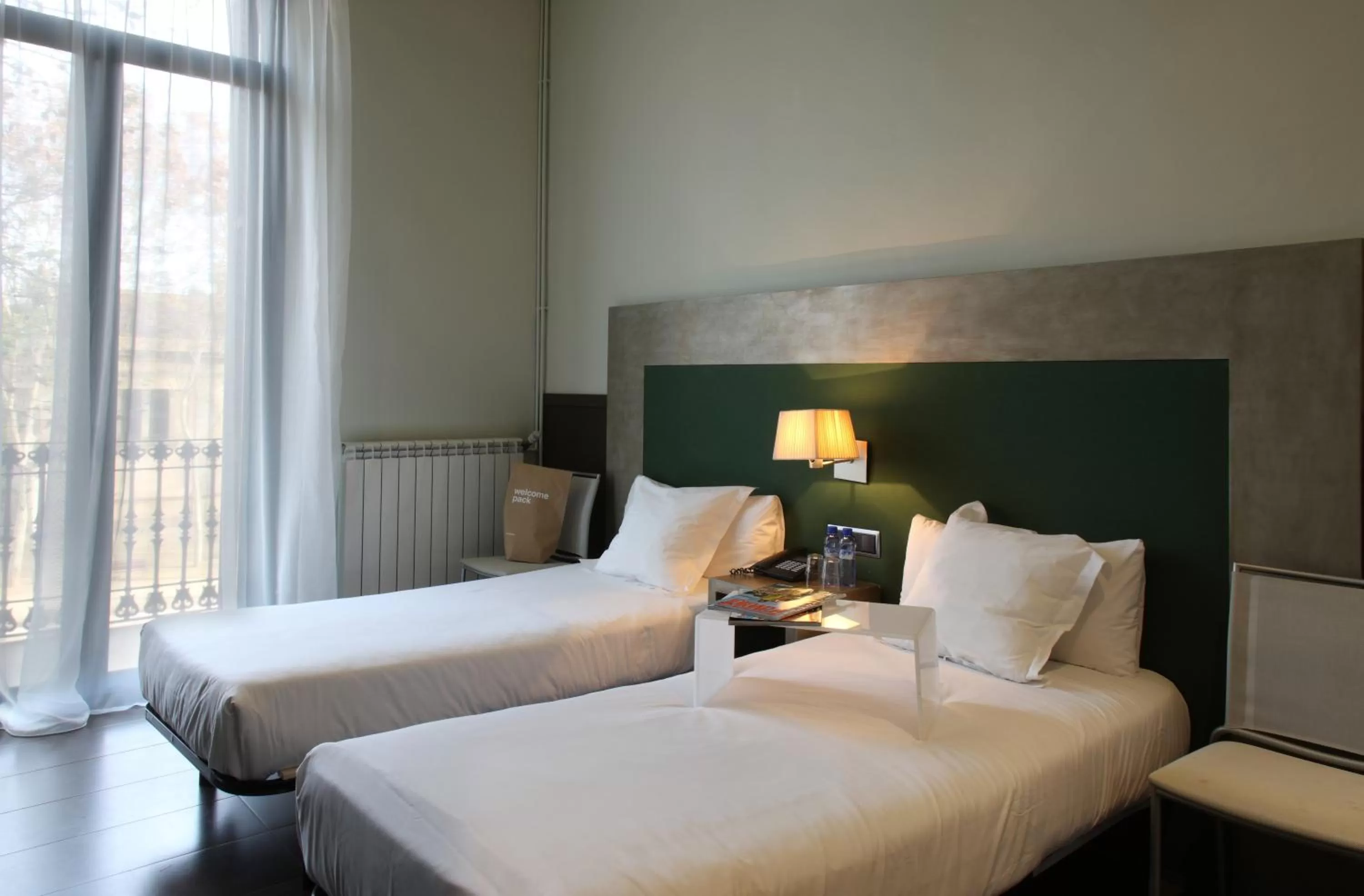 Bedroom, Bed in Chic & Basic Zoo