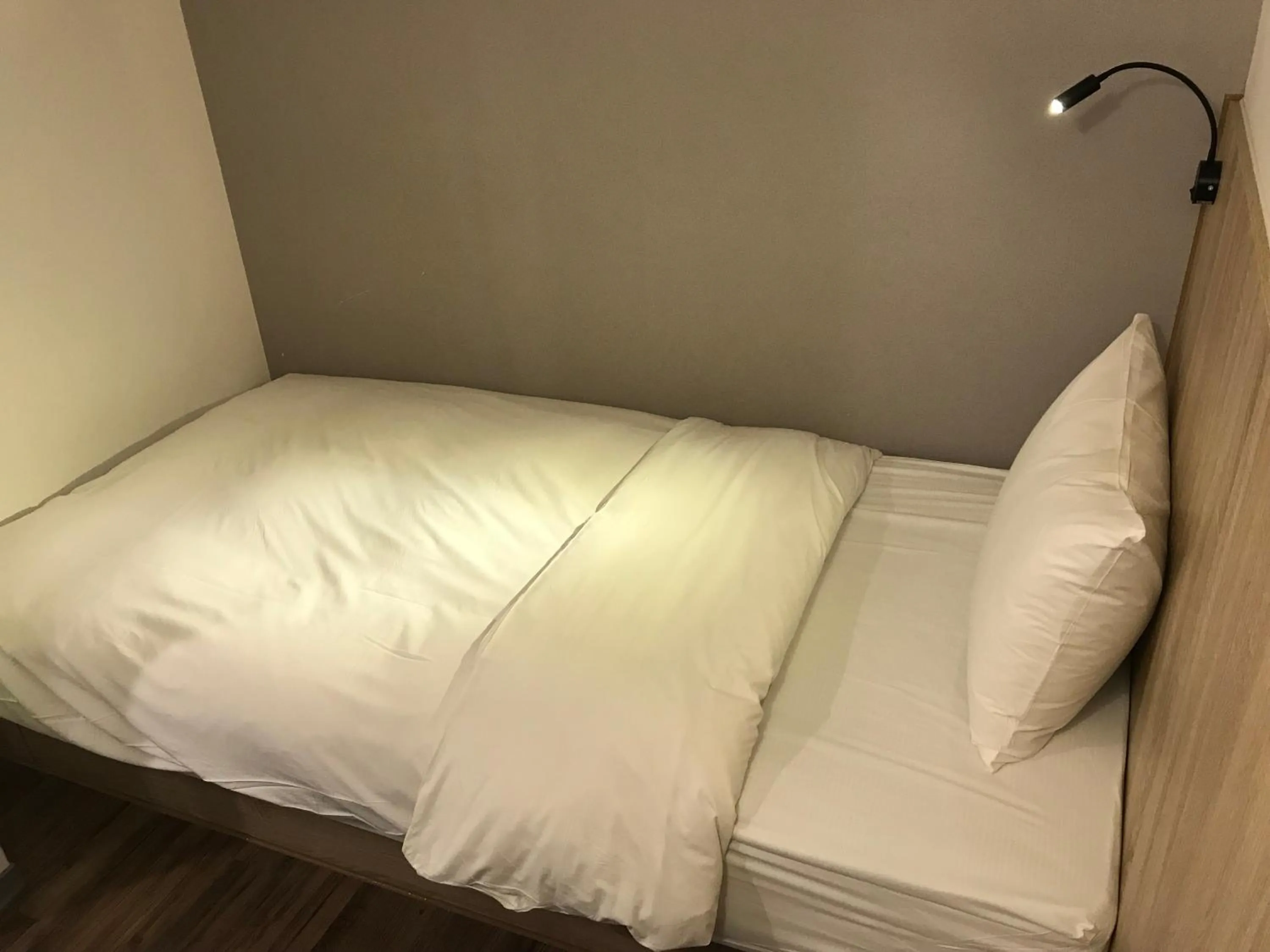 Bed in Single Inn-Kaohsiung Station