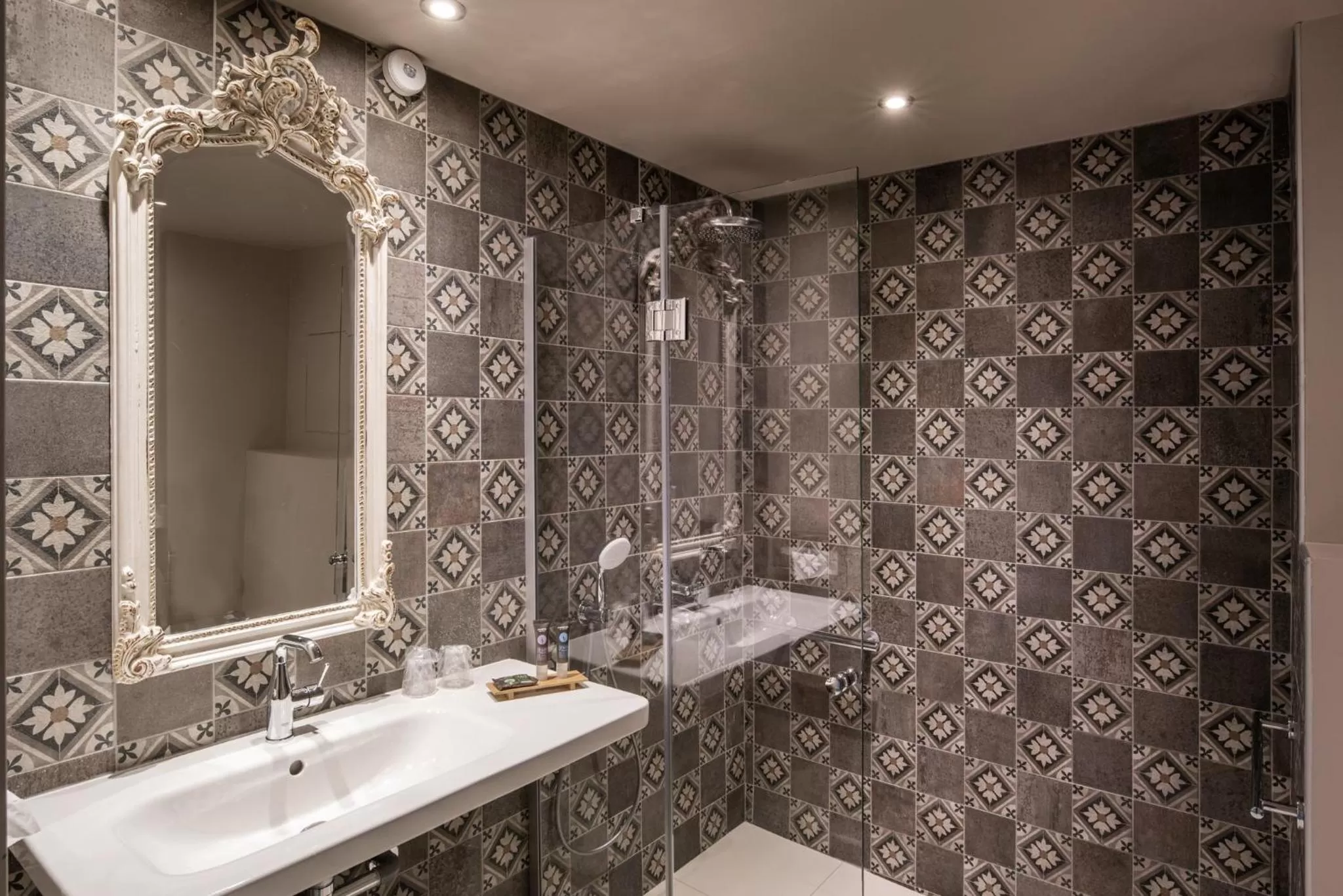 Bathroom in Novotel Orléans Chemins De Sologne Demeures De Campagne