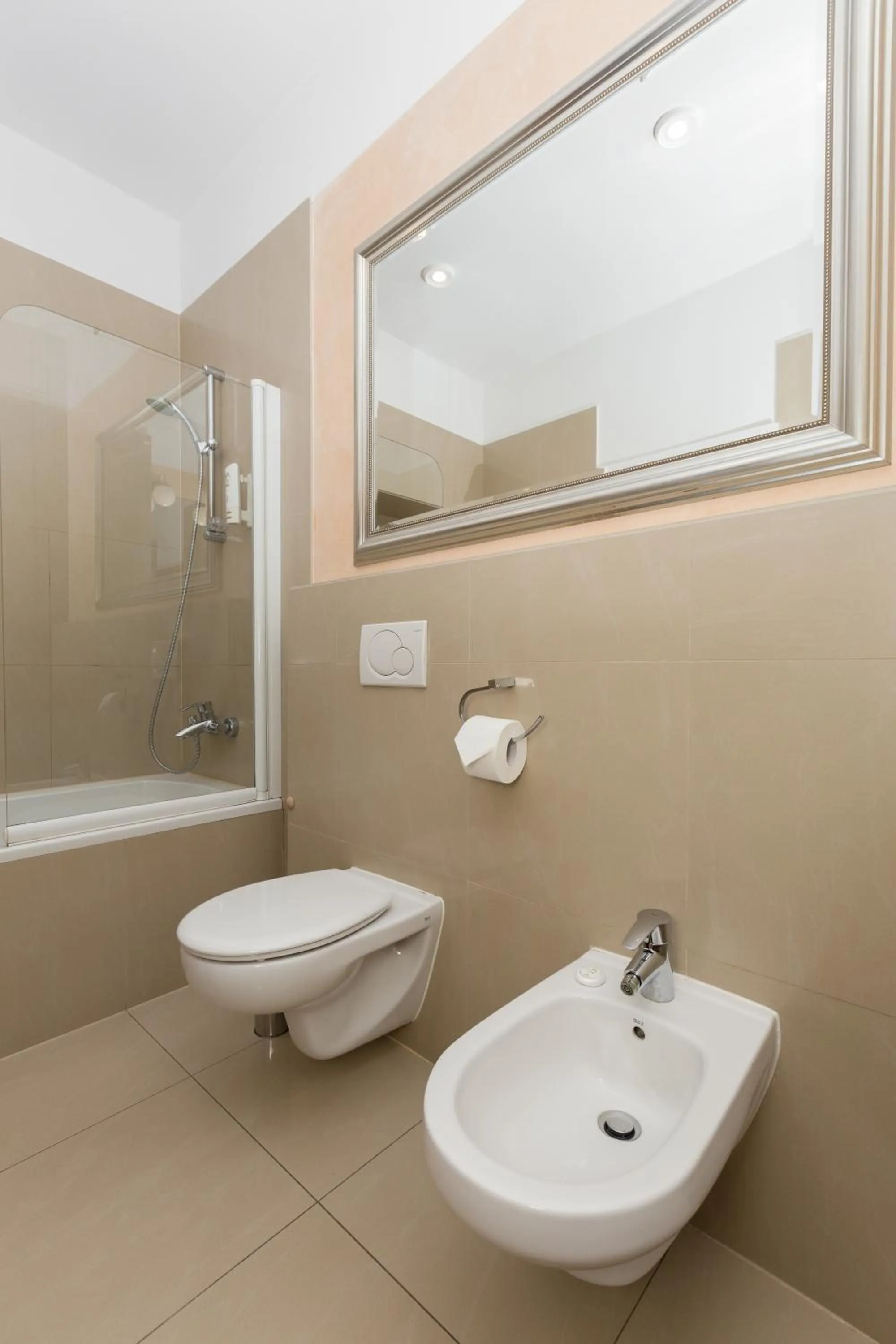 Bathroom in Hotel Floryan Old Town