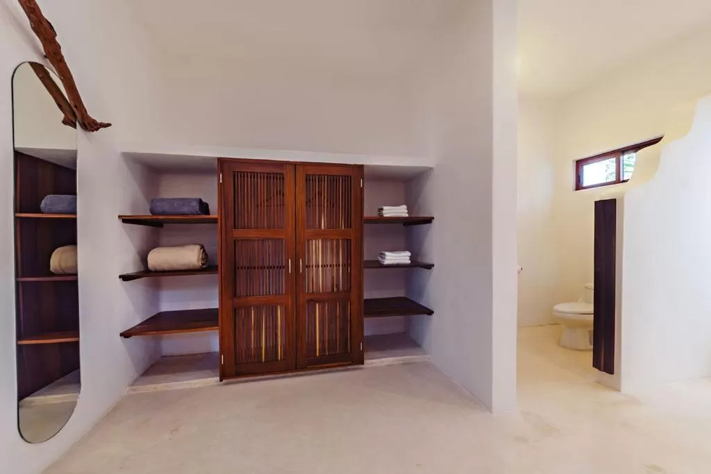 Toilet, Bed in Mi Kasa Tu Kasa Bacalar