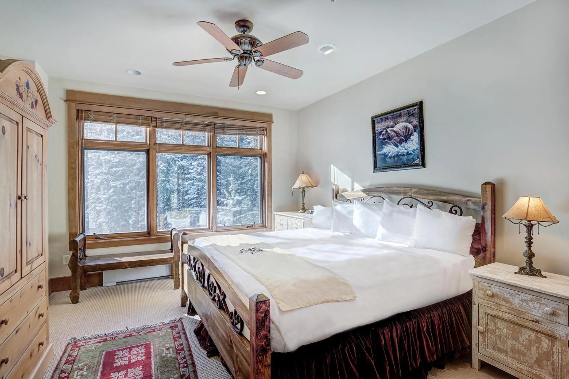 Bed in Timbers & Lone Eagle by Vail Resorts