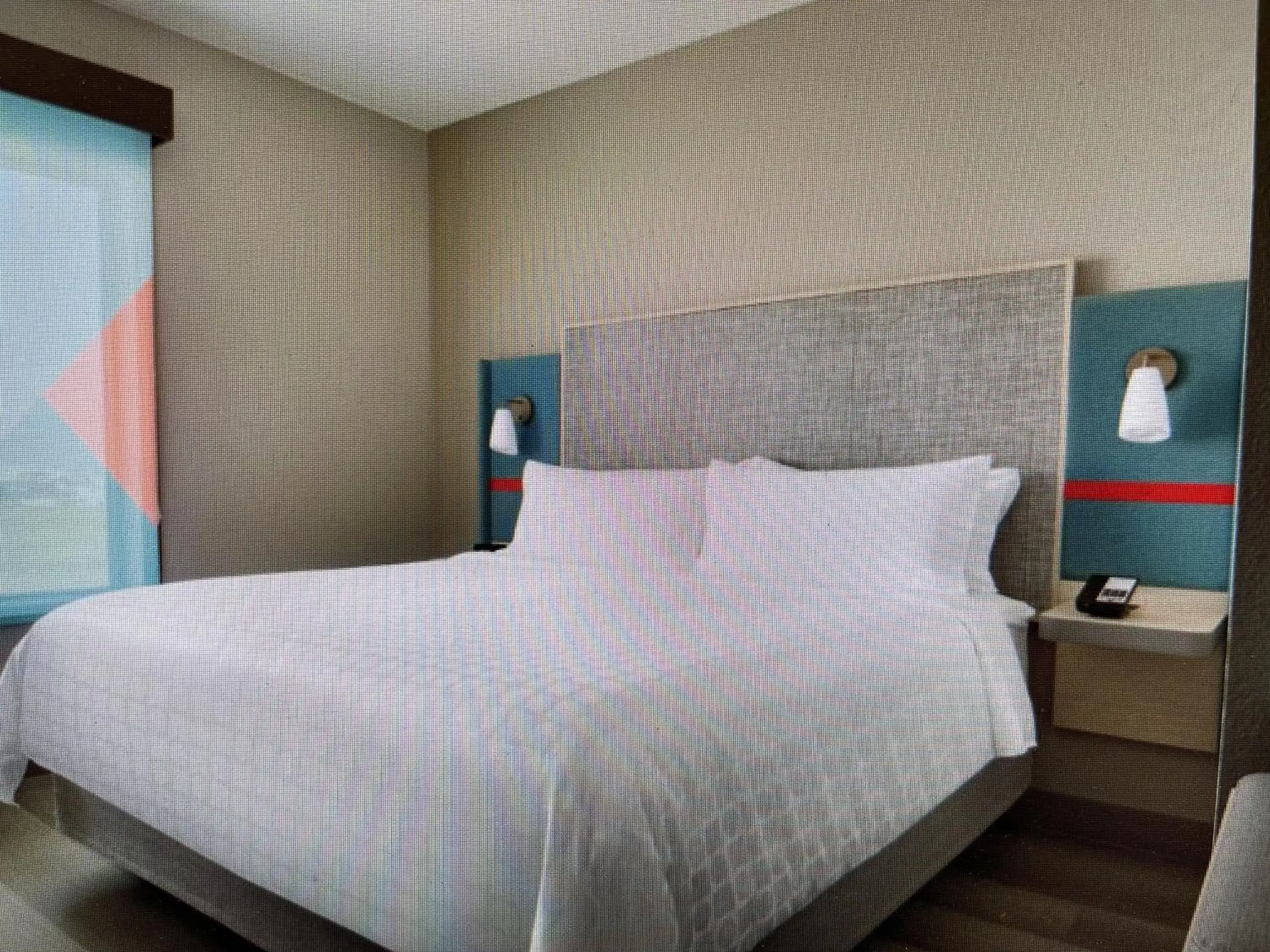 Standard King Room with Roll-in Shower - Mobility Accessible in avid hotels - Detroit - Warren by IHG Standard King Room with Roll-in Shower - Mobility Accessible in avid hotels - Detroit - Warren by IHG