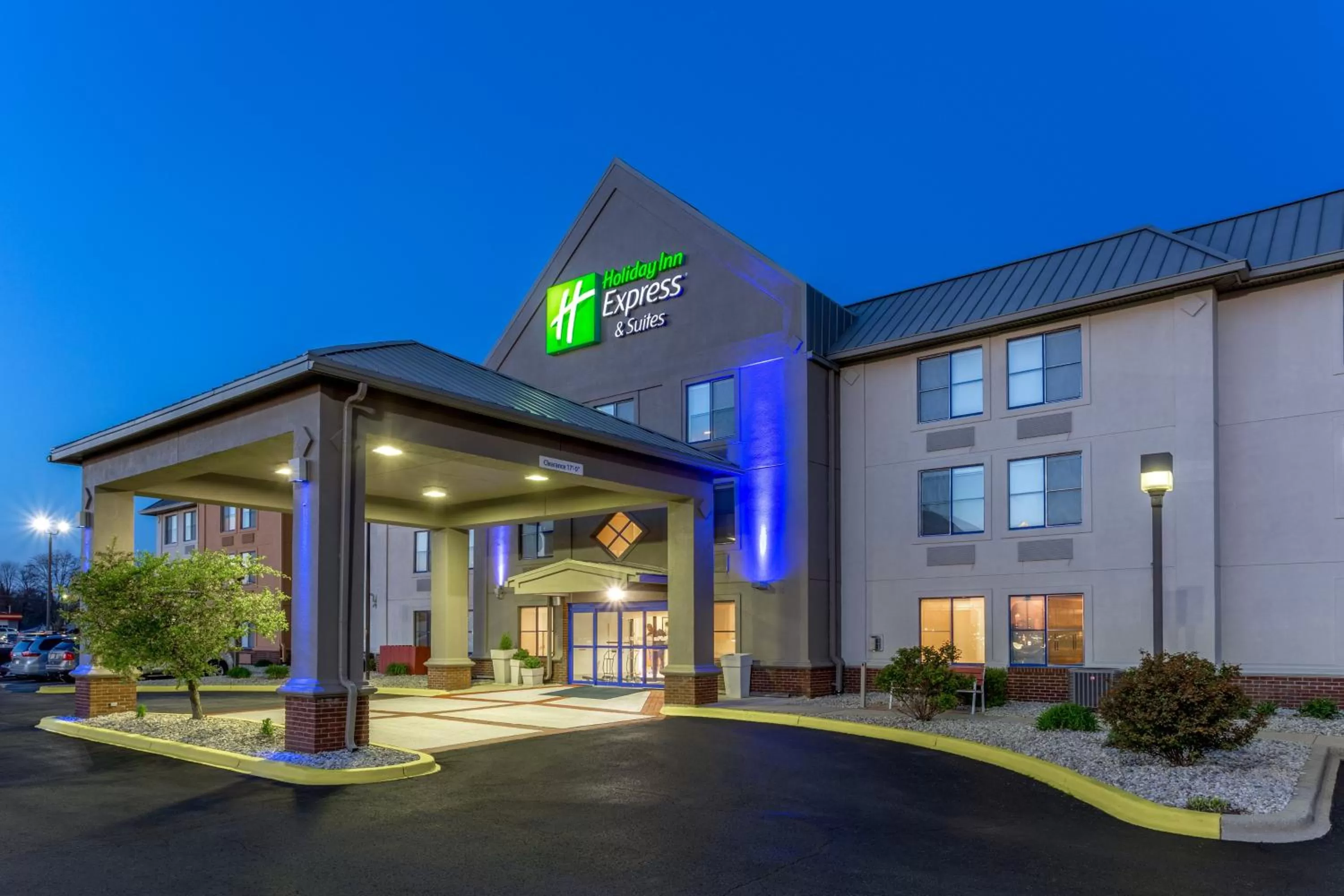 Property building in Holiday Inn Express Scottsburg by IHG