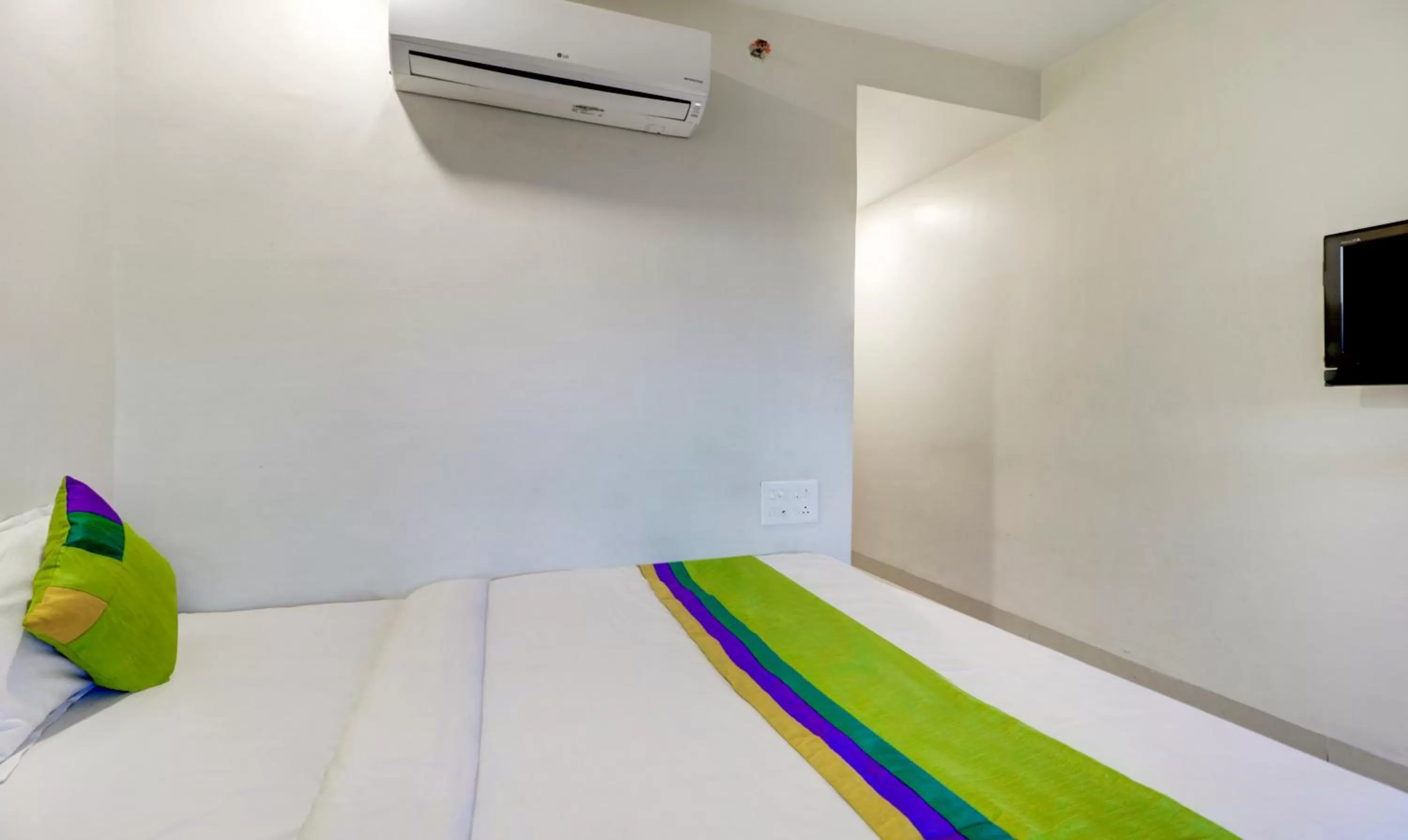 Bed in Treebo Trend Orange City