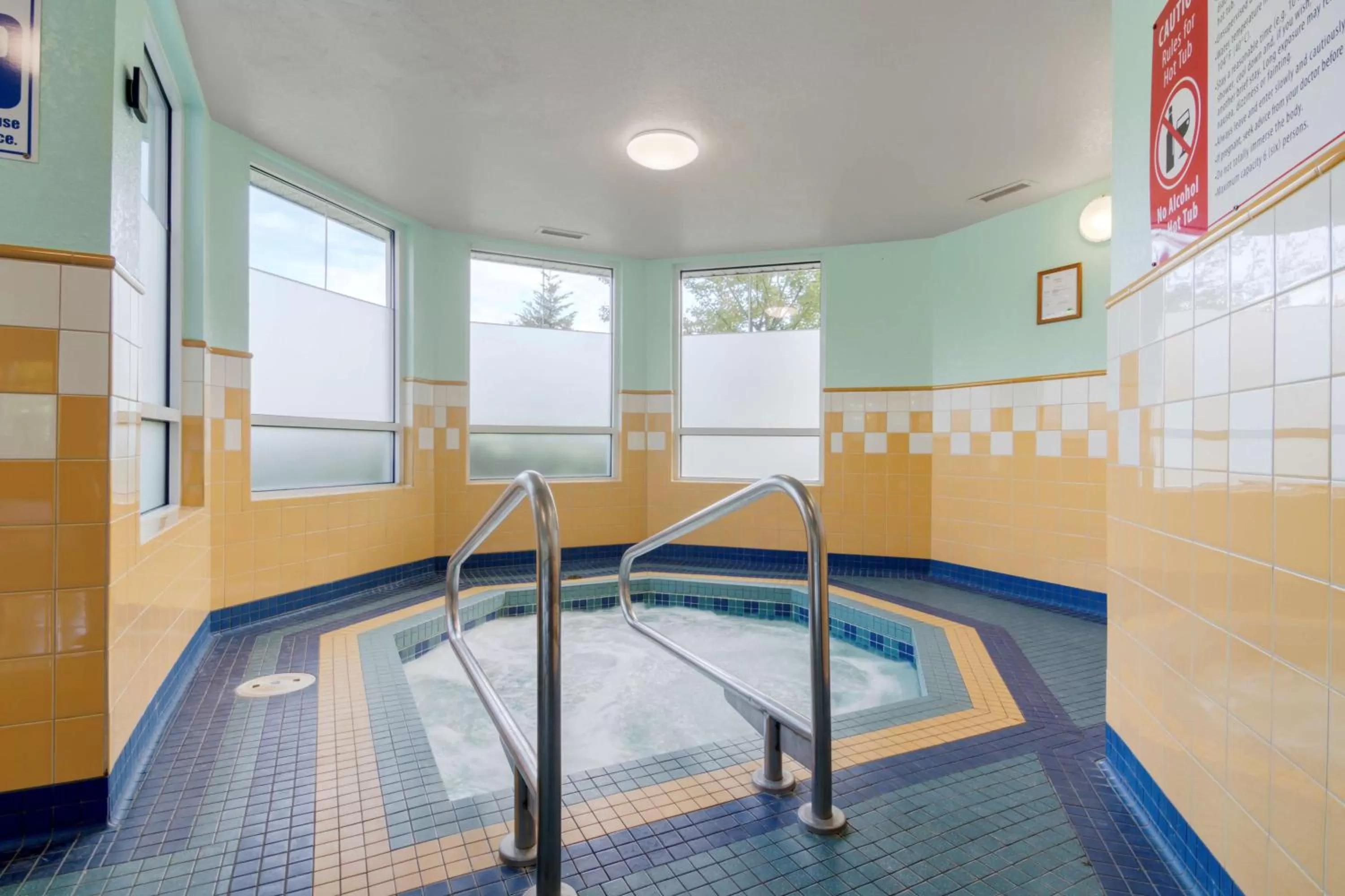 Pool view in Best Western PLUS Chemainus Inn