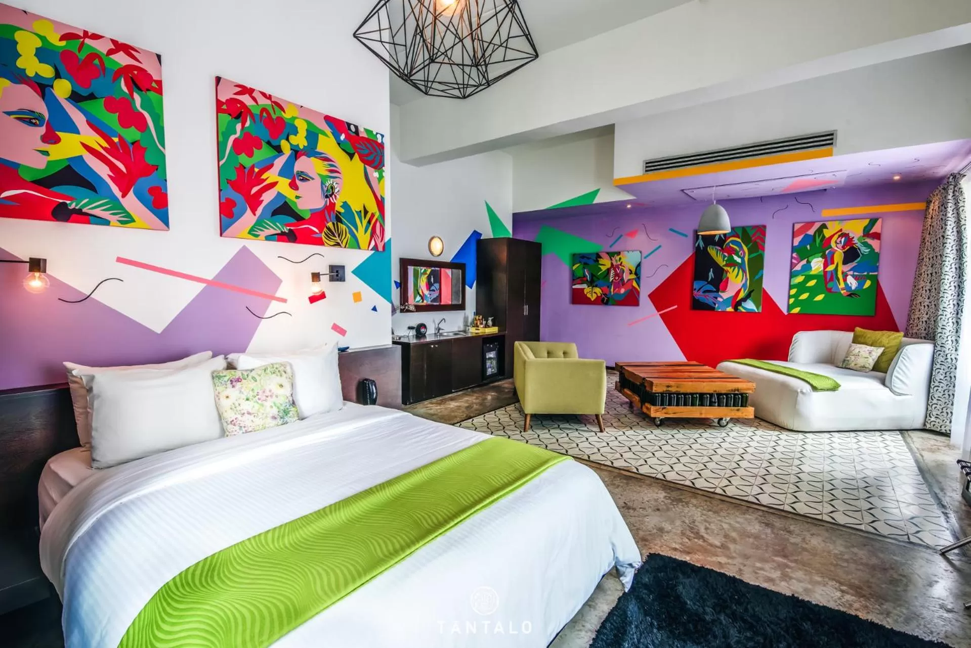 Bed in Tantalo Hotel - Kitchen - Roofbar