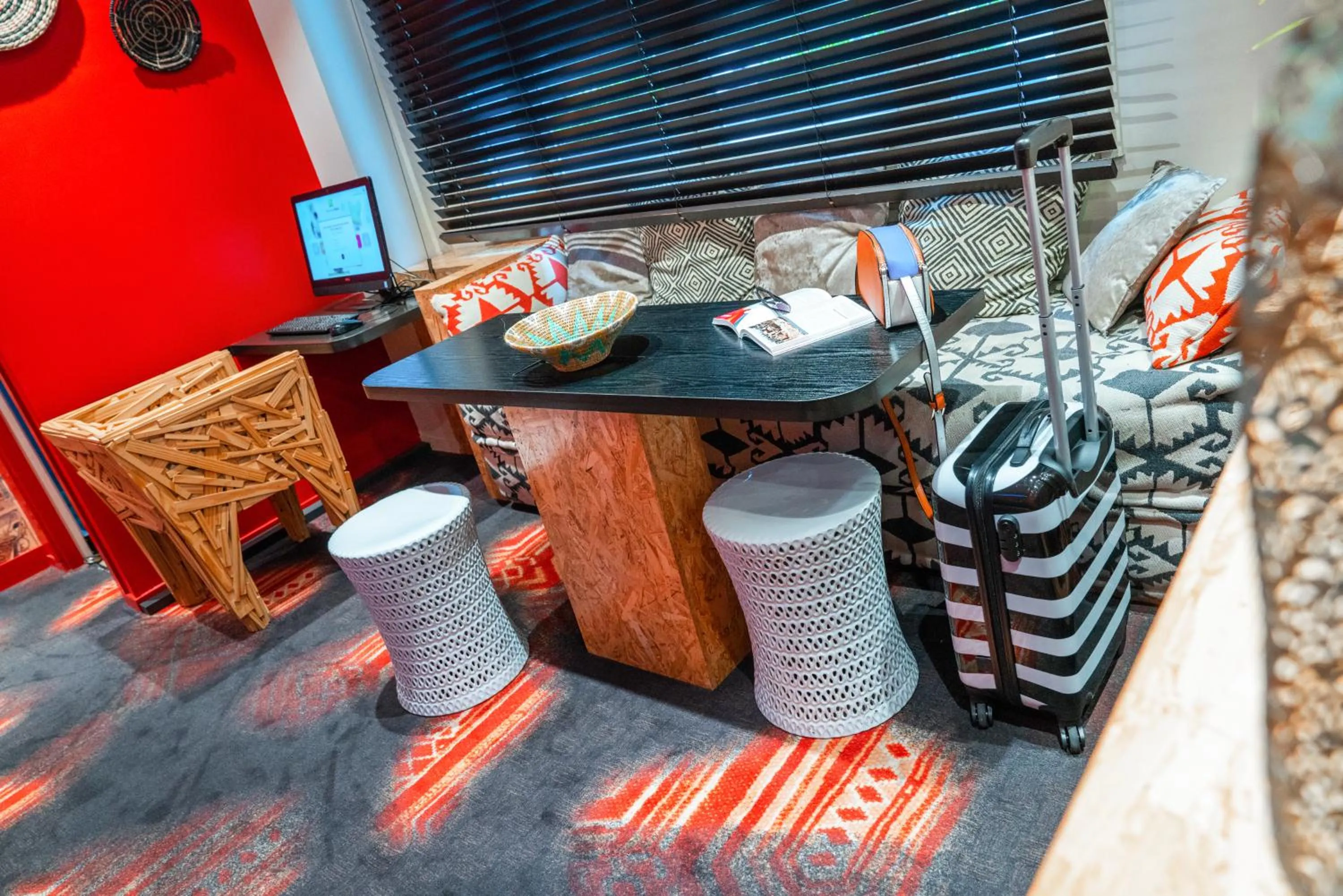 Seating area in ibis Styles Paris Boulogne Marcel Sembat