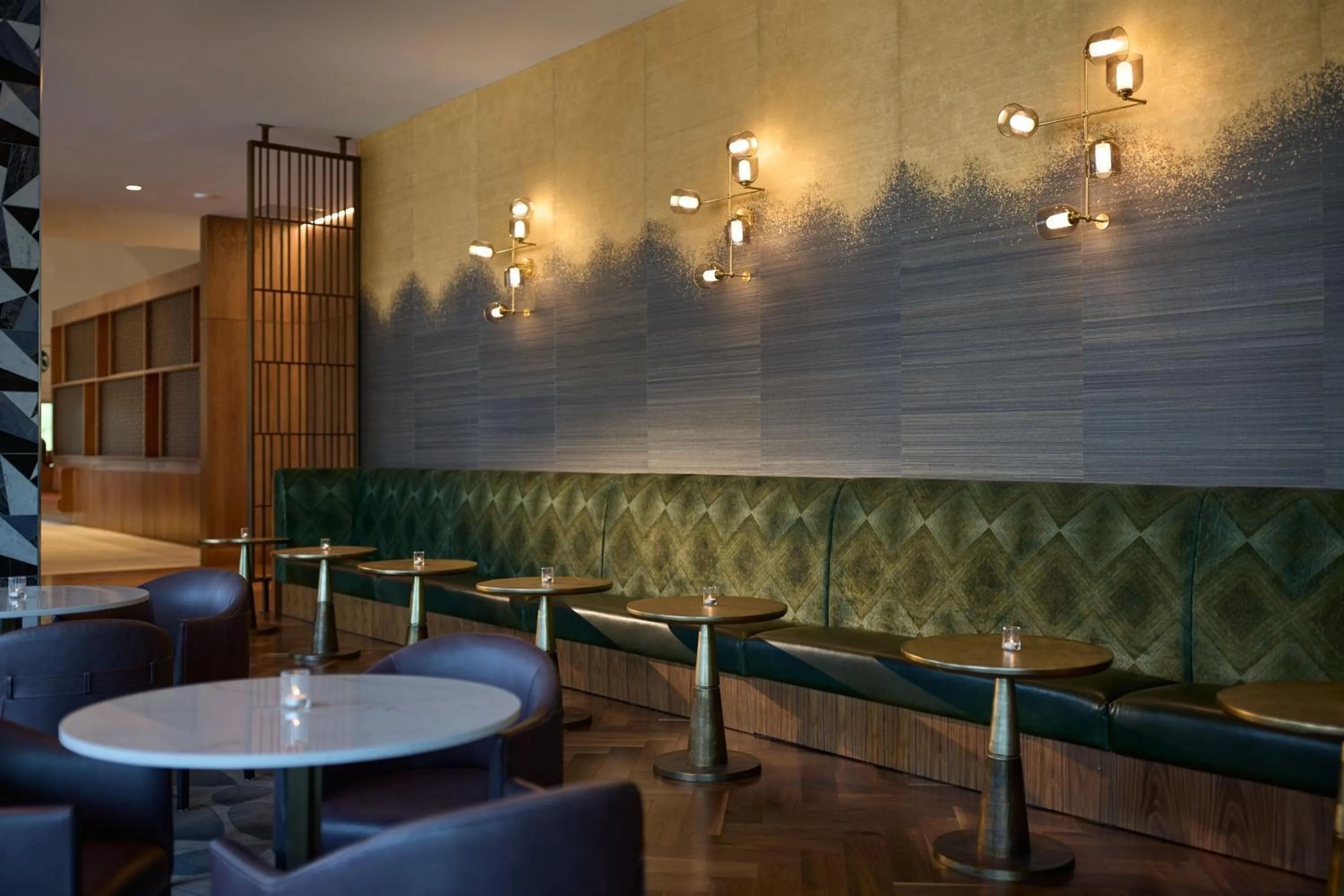 Lounge or bar in The Westin Raleigh-Durham Airport