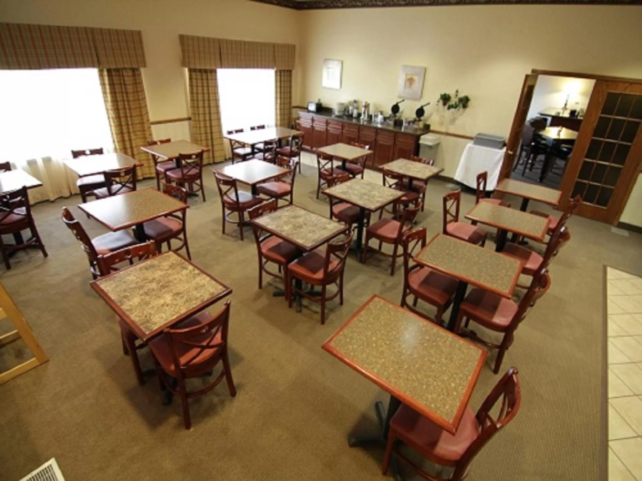 Restaurant/places to eat in Town & Country Inn and Suites