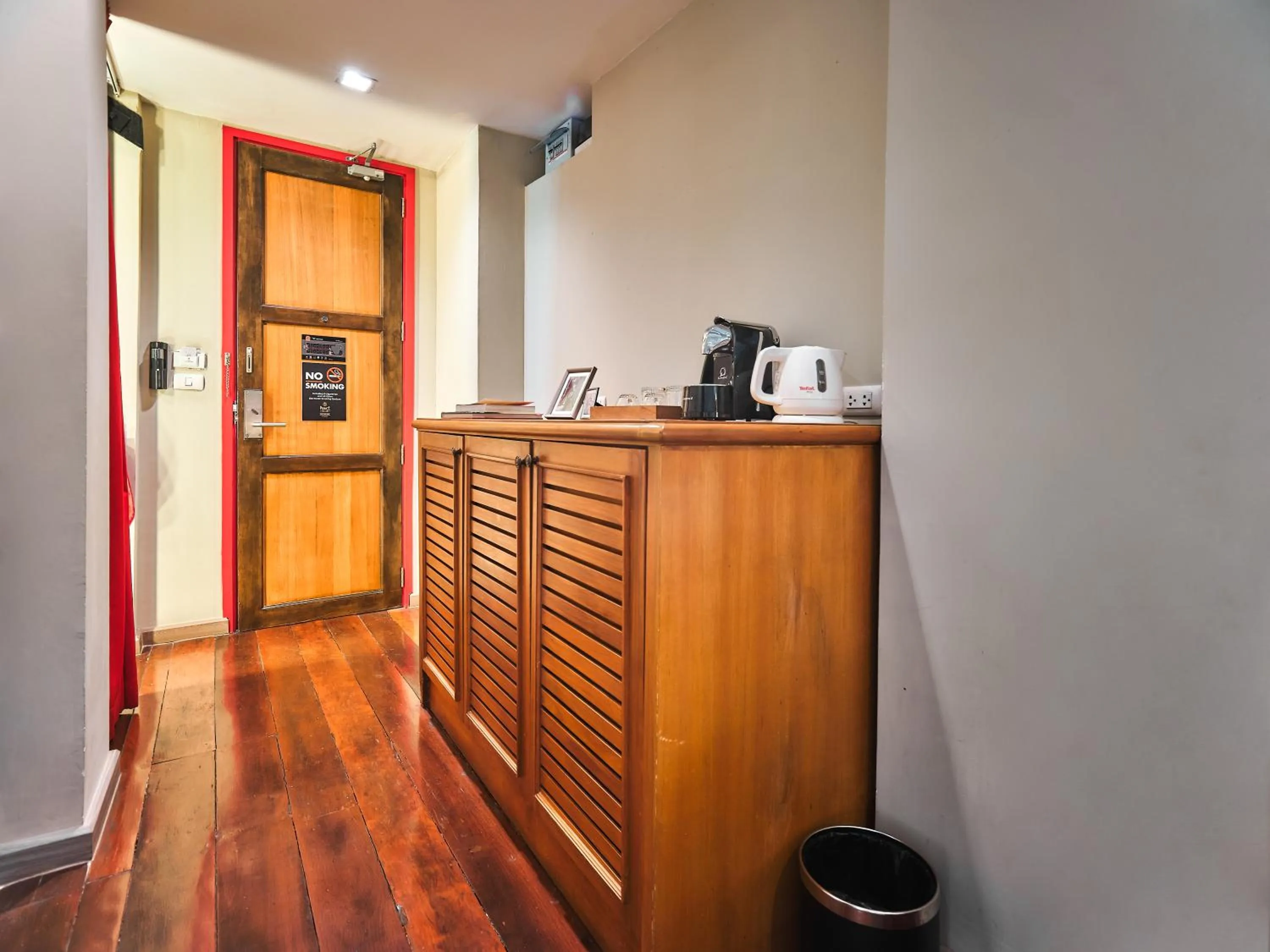 Coffee/tea facilities in Prince Theatre Heritage Stay Hostel - Silom