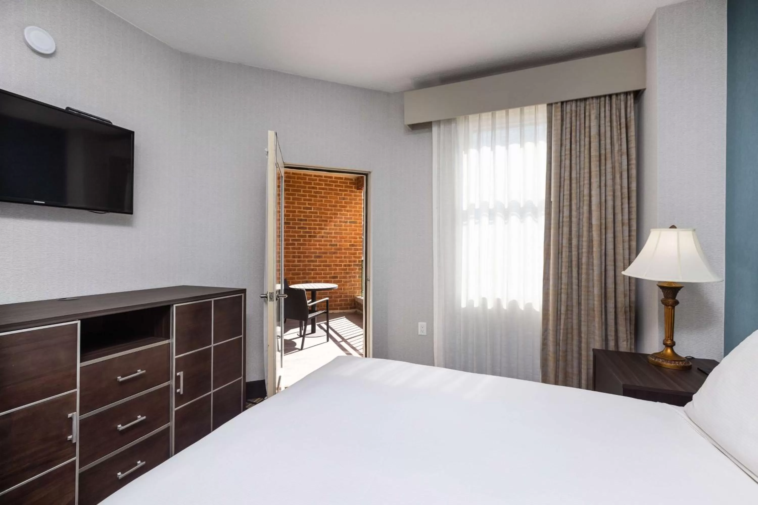 Bed in Inn at the Colonnade Baltimore - A DoubleTree by Hilton Hotel