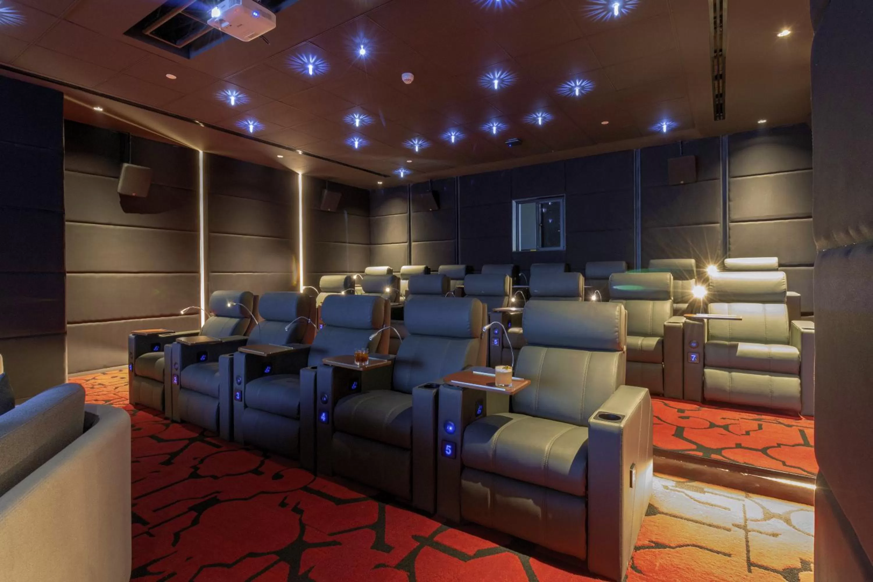 Karaoke in SUN & MOON, Riverside Hotel