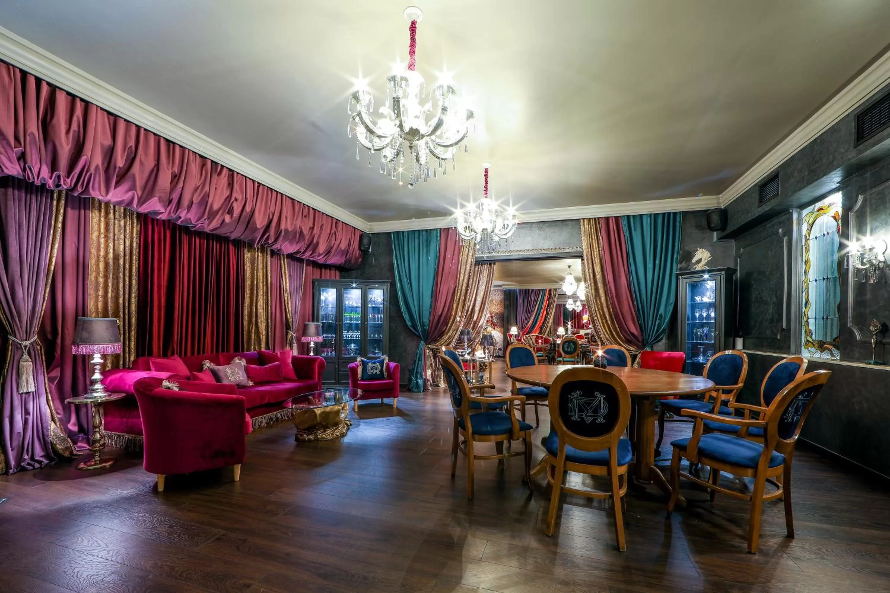 Restaurant/Places to Eat in Complex Baroto