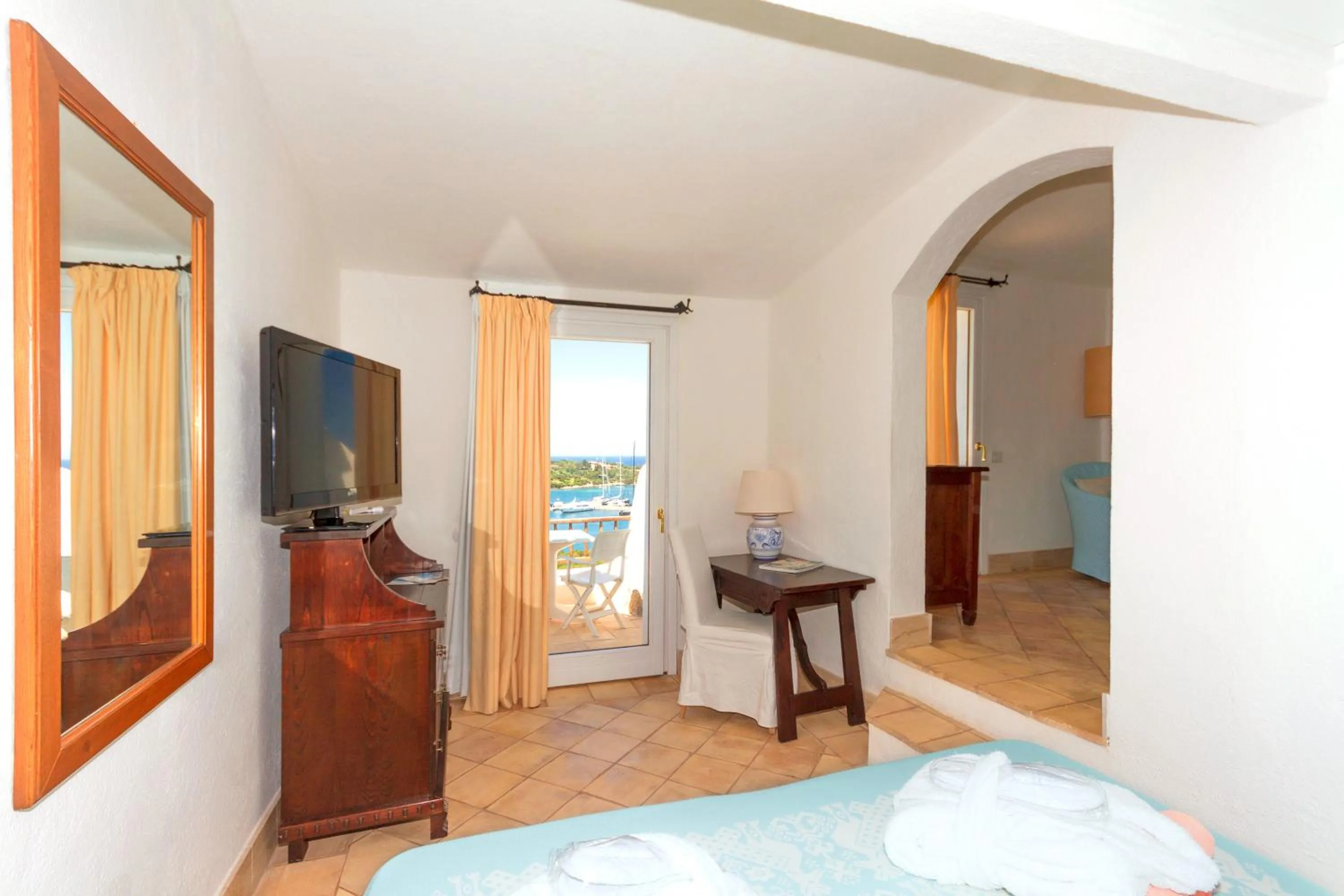 Junior Suite with Sea View in Hotel Luci di la Muntagna