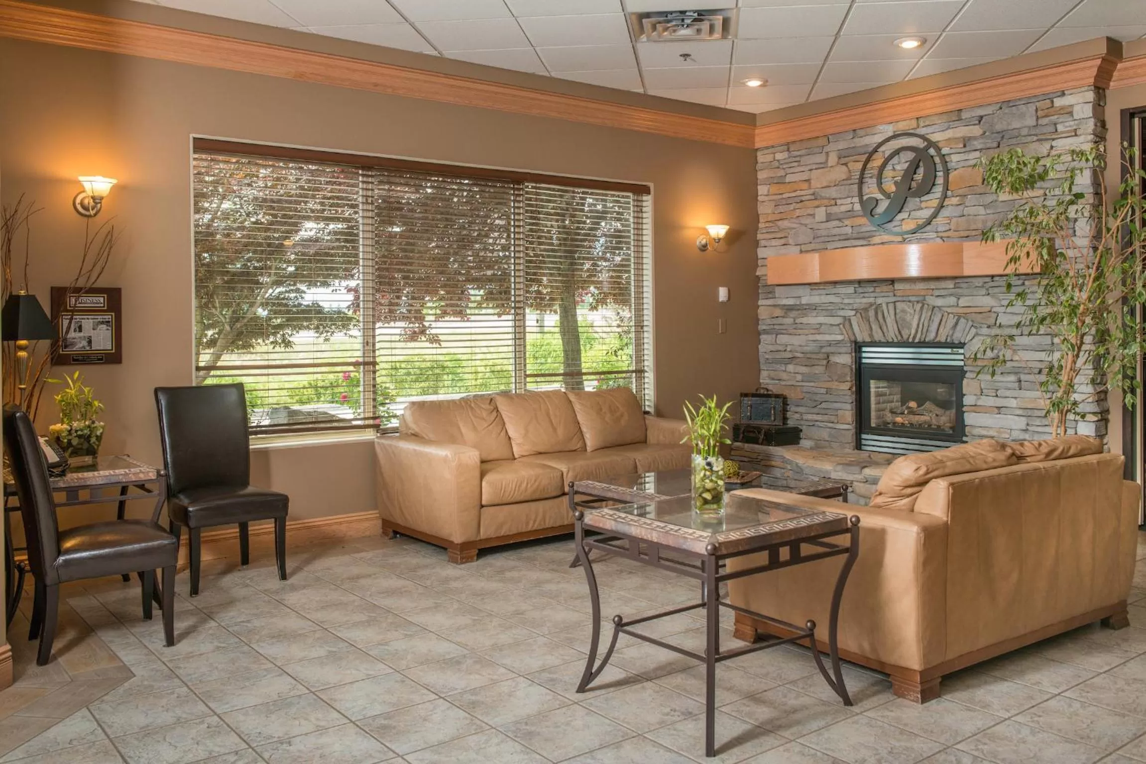 Lobby or reception in Hilltop Inn - Salmon Arm