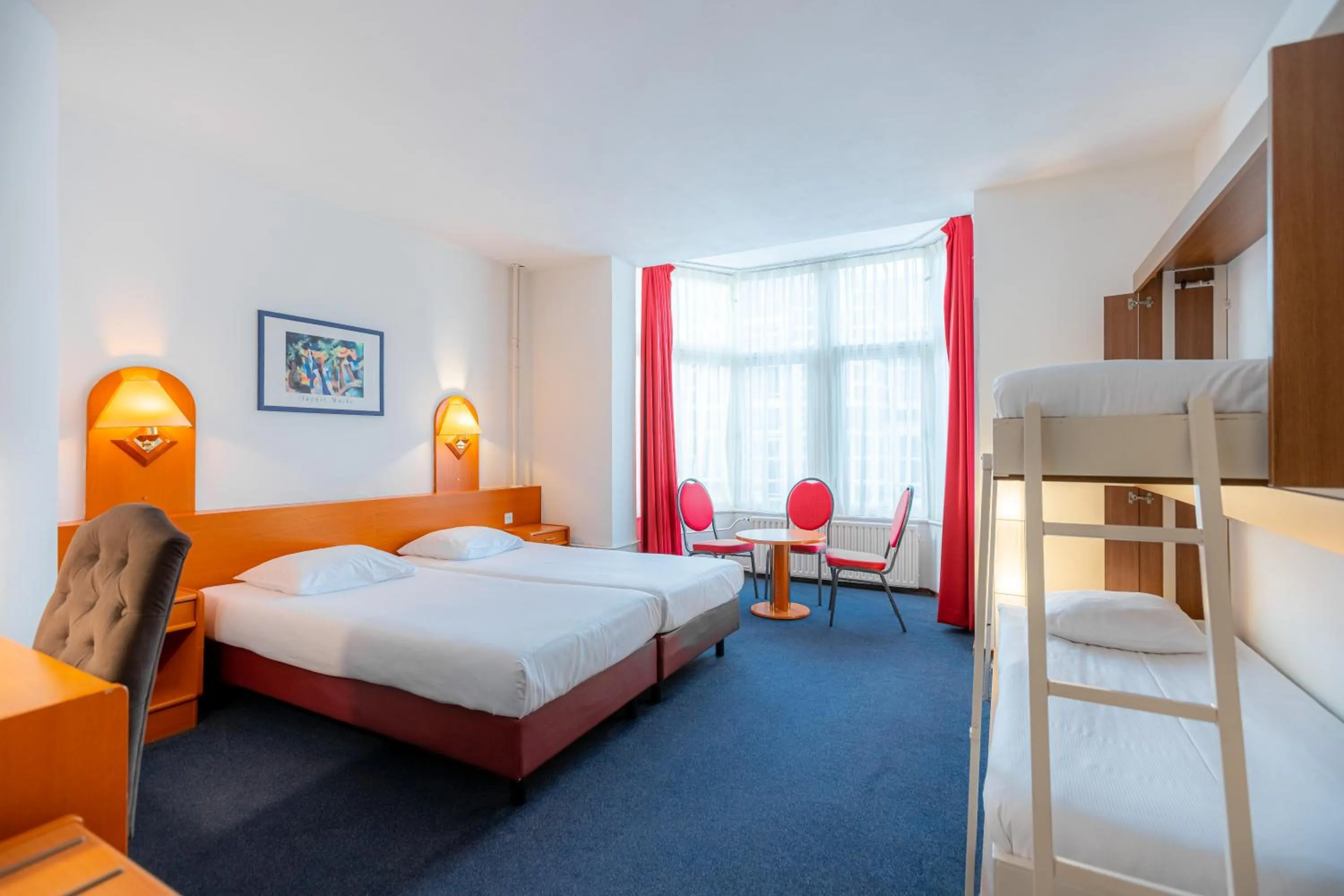 Photo of the whole room, Bed in Owl Hotel