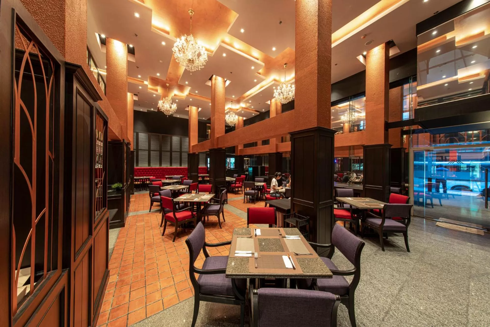 Restaurant/places to eat in Manhattan Hotel Bangkok