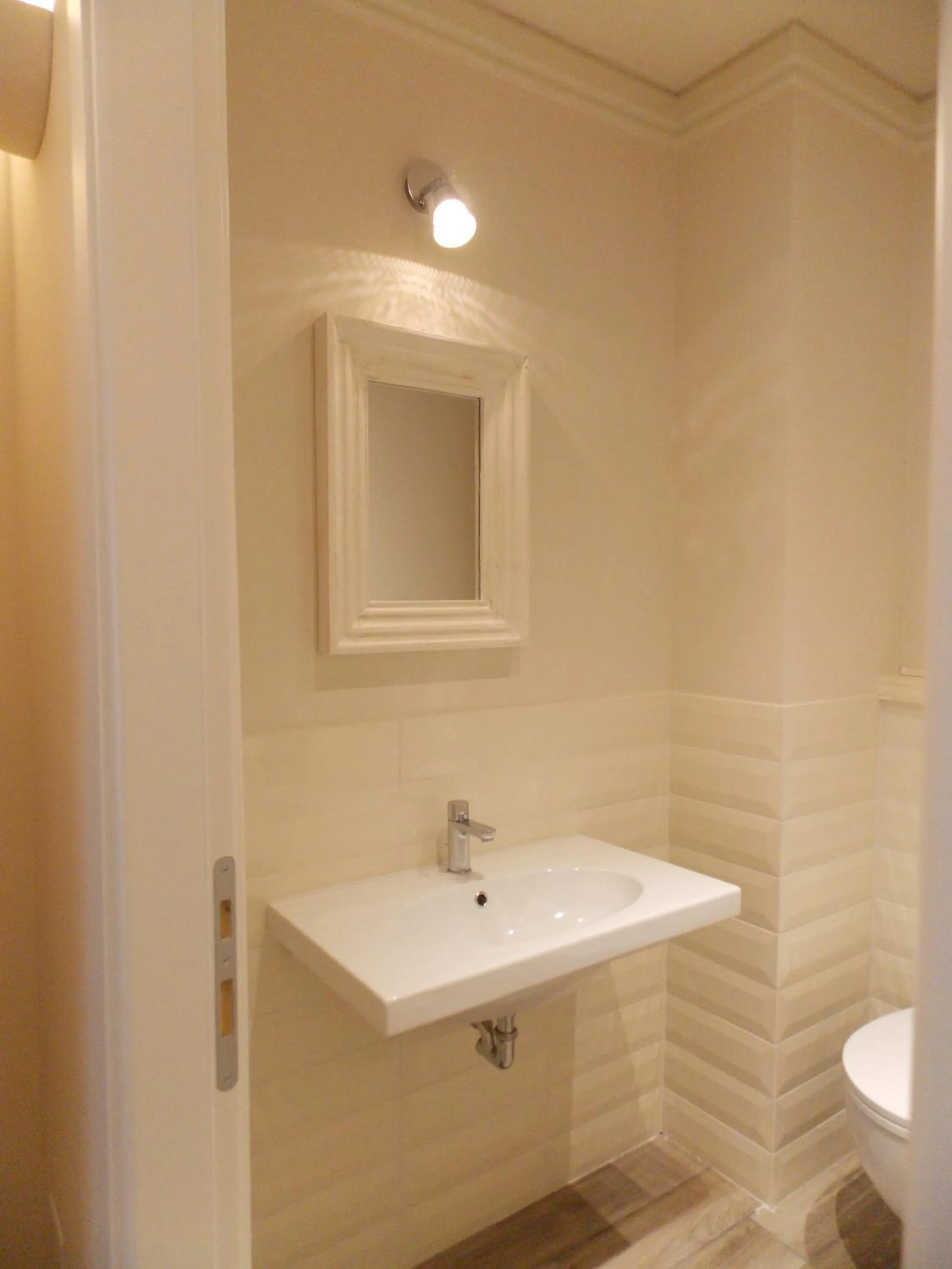 Bathroom in Casa Tua Vaticano Guest House