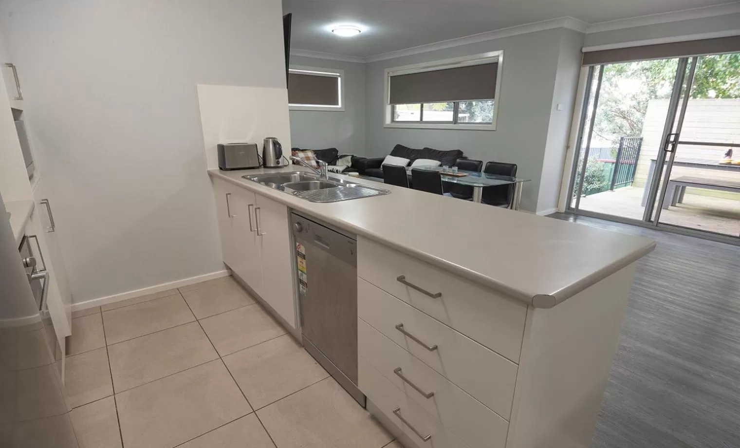 Kitchen or kitchenette in Cardiff Executive Apartments