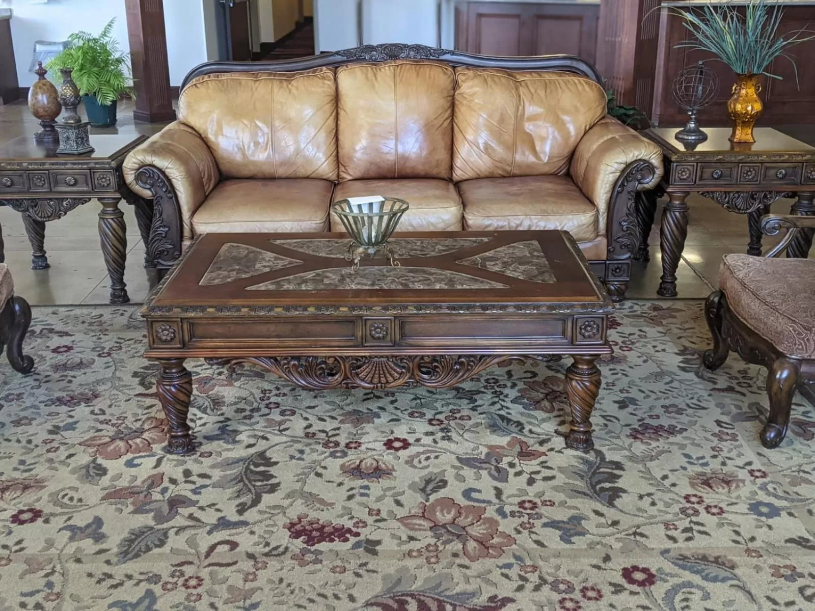 Seating area in Heritage Inn and Suites