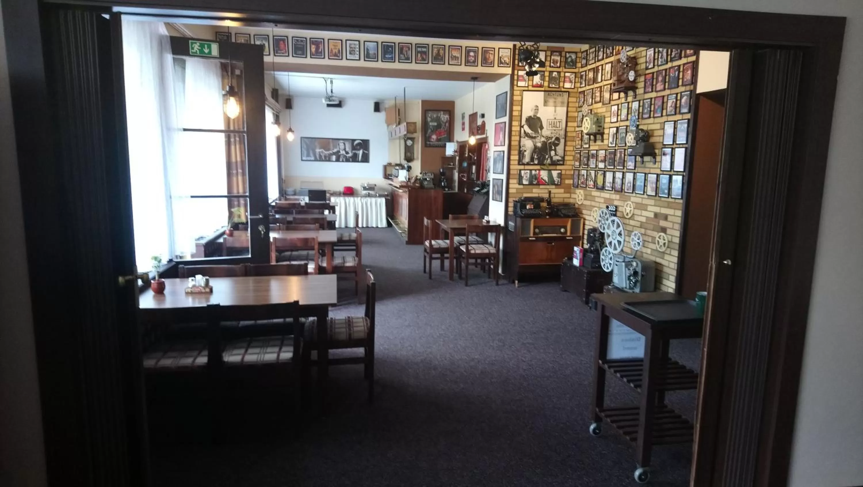 Restaurant/Places to Eat in Hotel Alfa