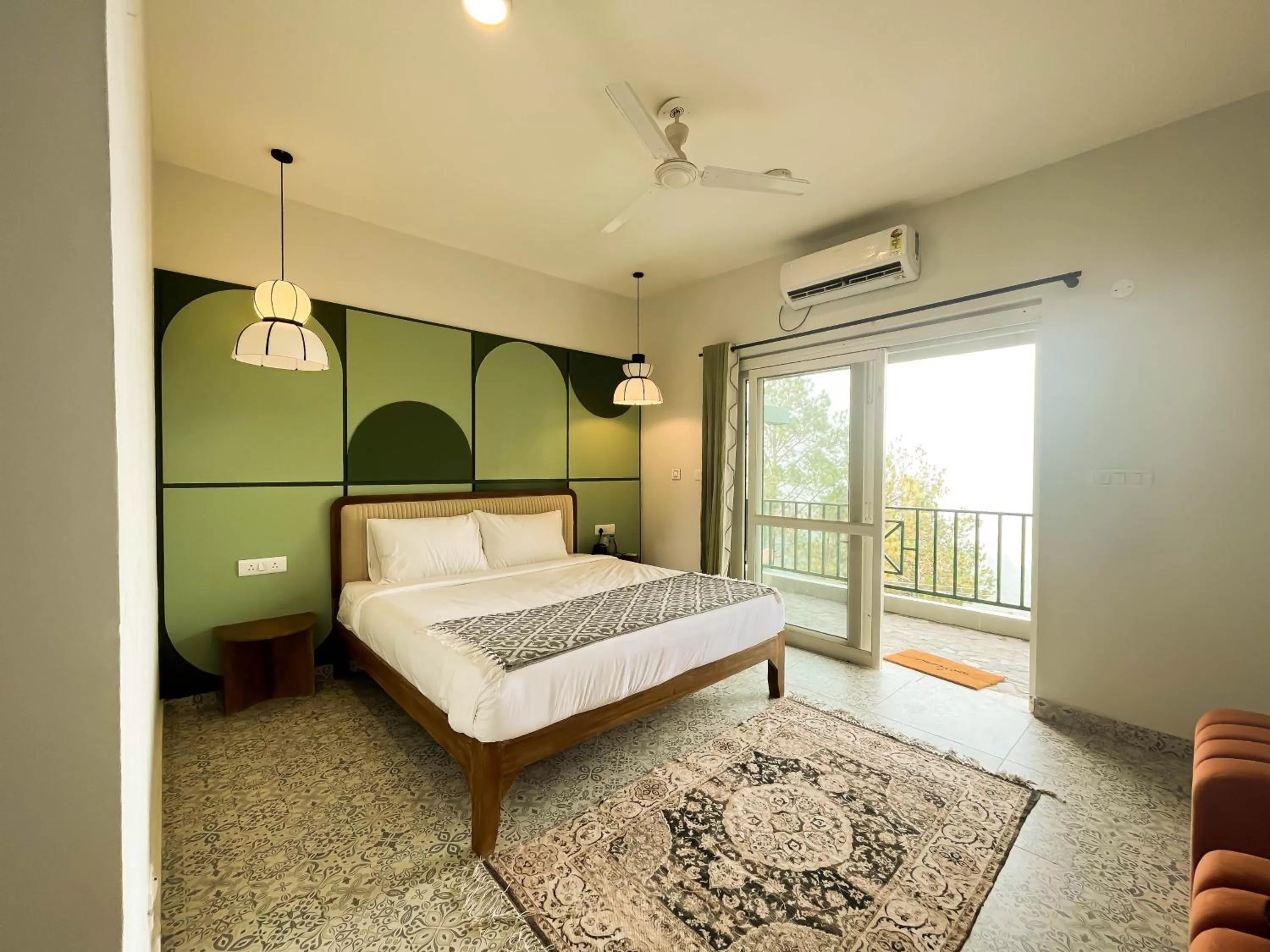 Bed in Seclude Kasauli, Himachal Pradesh