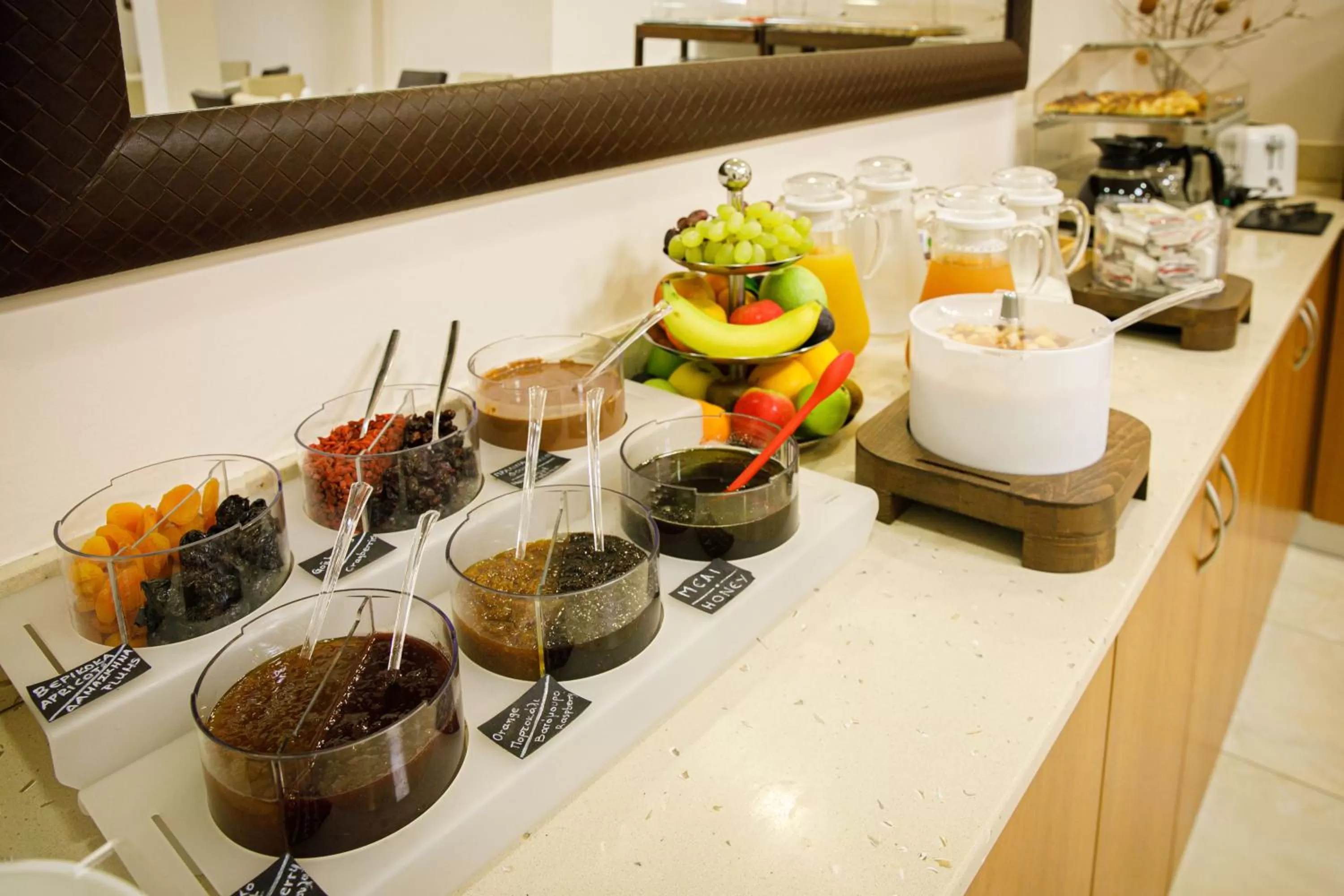 Food and drinks in Hotel ΑΤΗΙΝΑ