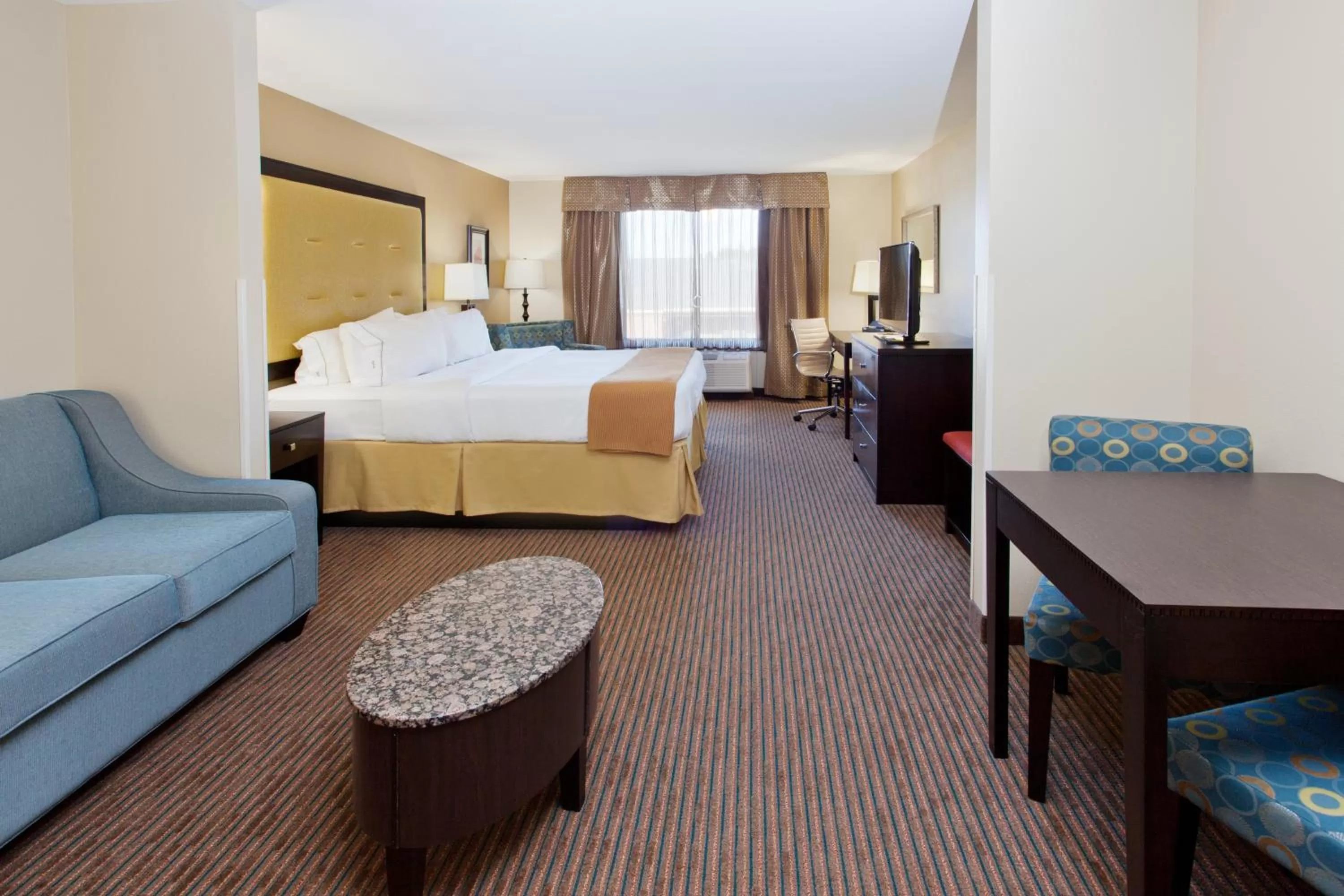 Photo of the whole room, Bed in Holiday Inn Express Hotel & Suites Cordele North by IHG