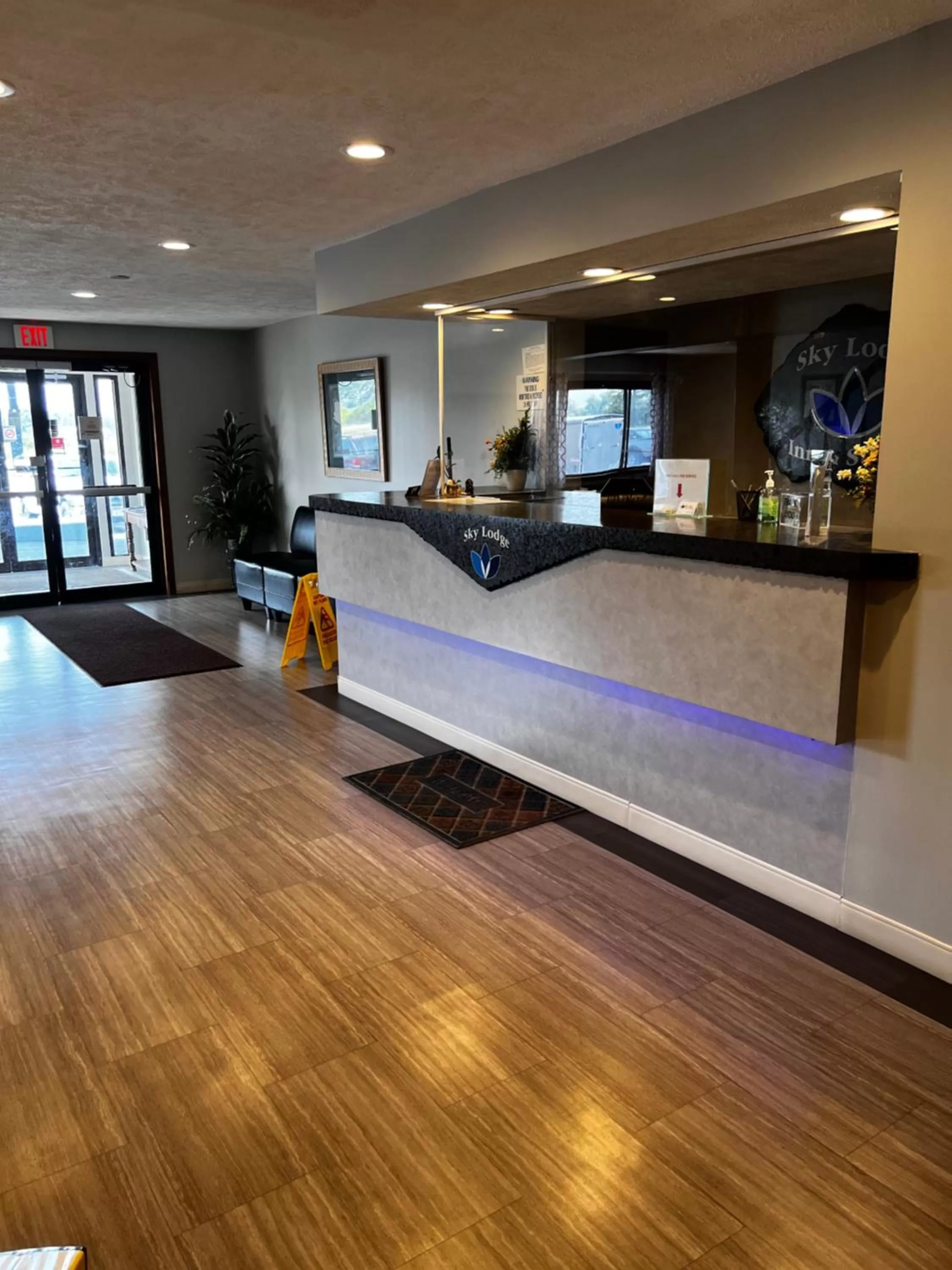 Sky Lodge Inn & Suites - Delavan