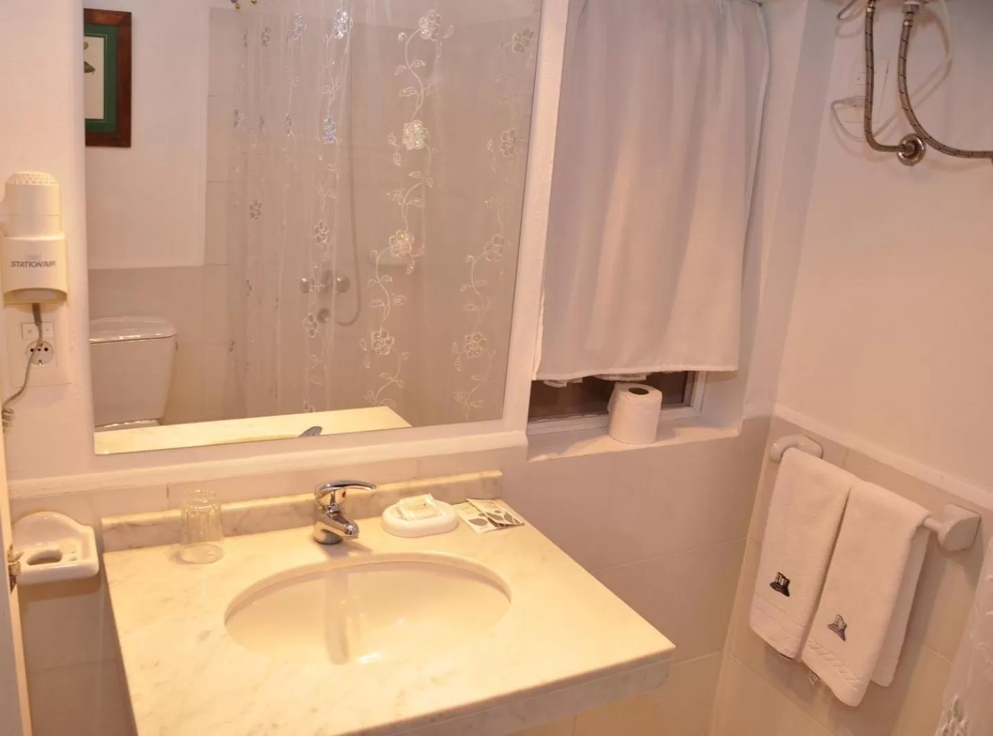 Shower in Hotel La Castellana