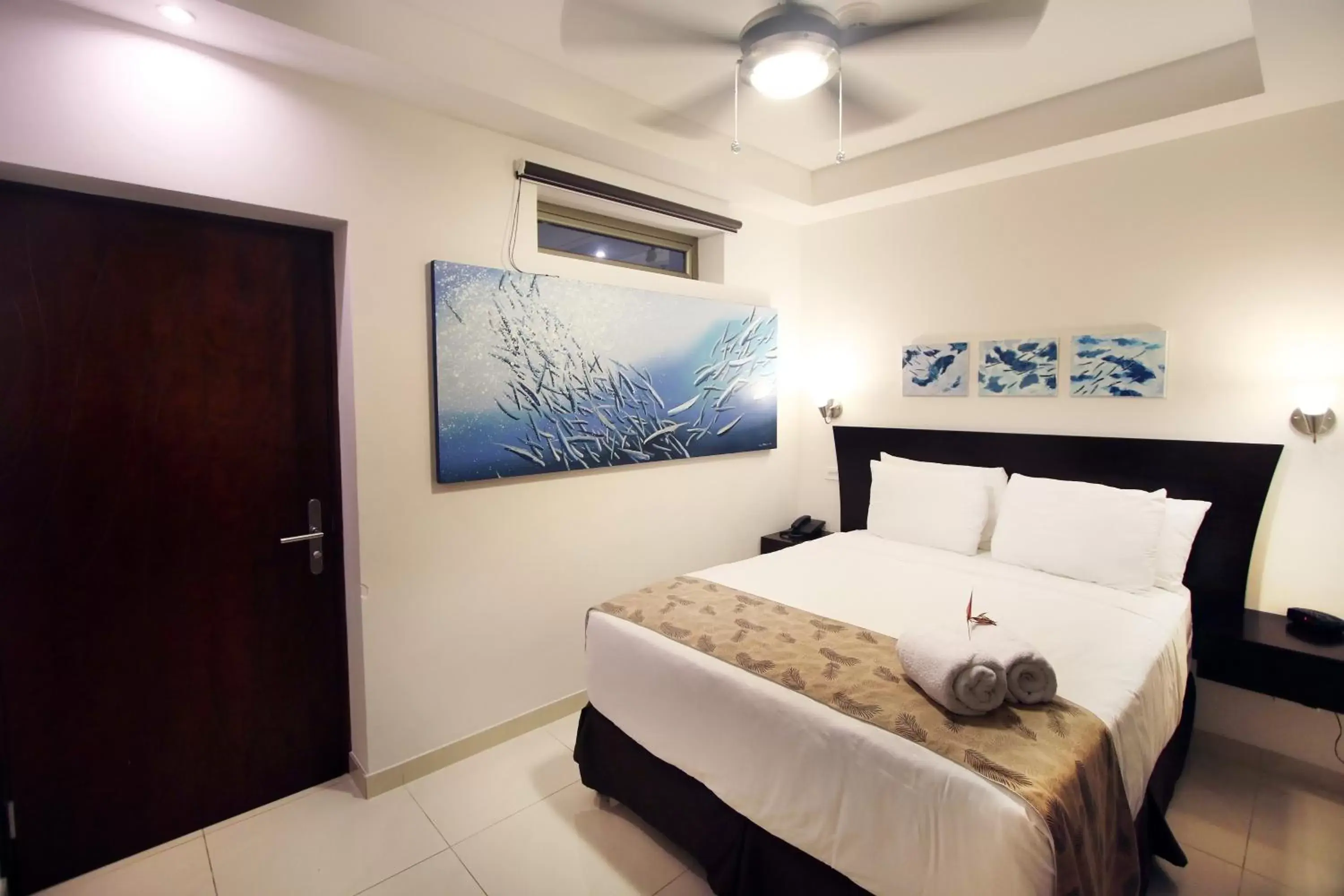 Queen Deluxe, Small Hallway Facing Ventilation Window Only, No Outside Window, No Balcony in Oceano Boutique Hotel & Gallery Queen Deluxe, Small Hallway Facing Ventilation Window Only, No Outside Window, No Balcony in Oceano Boutique Hotel & Gallery