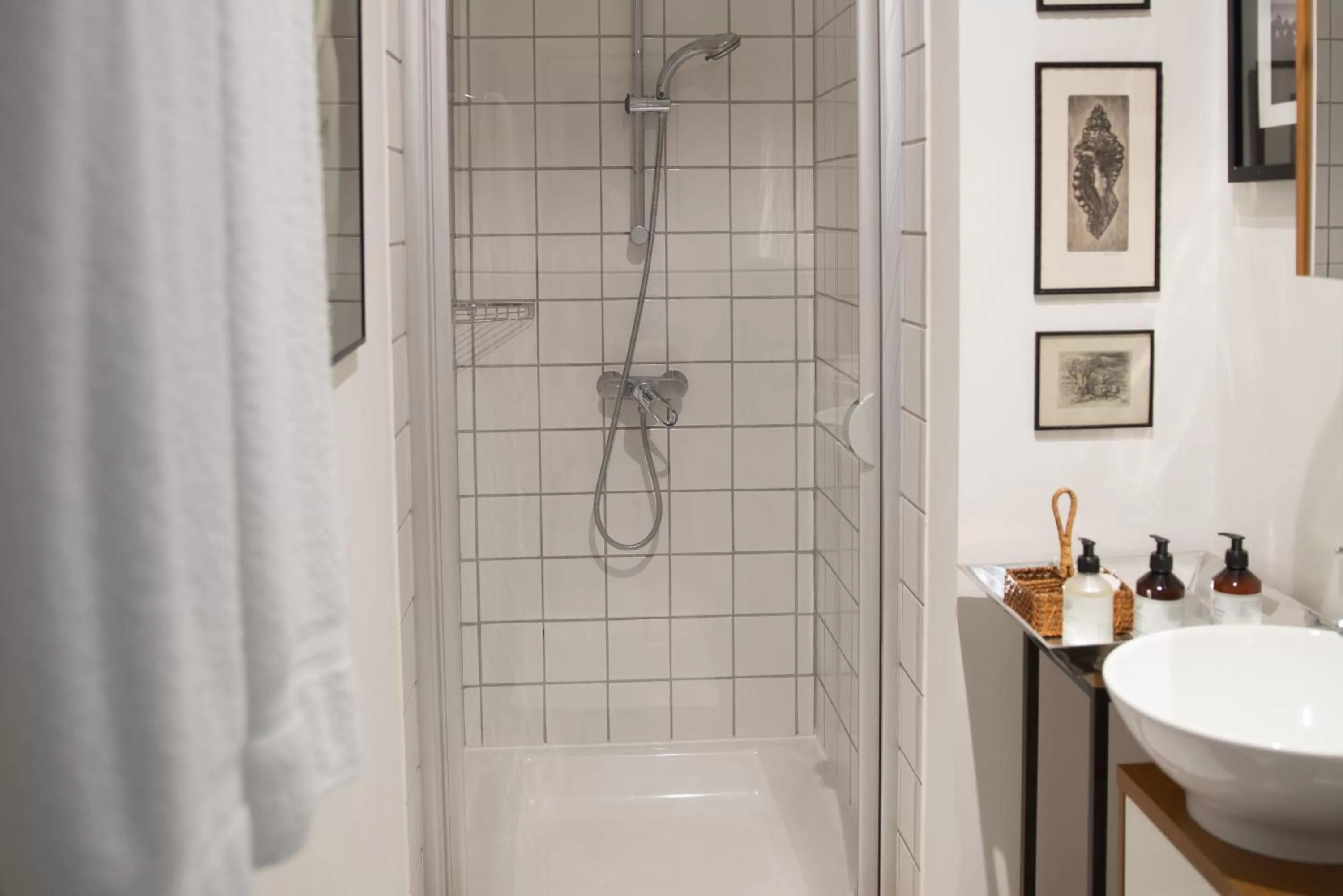 Bathroom in TWO ROOMS IN BRUGES