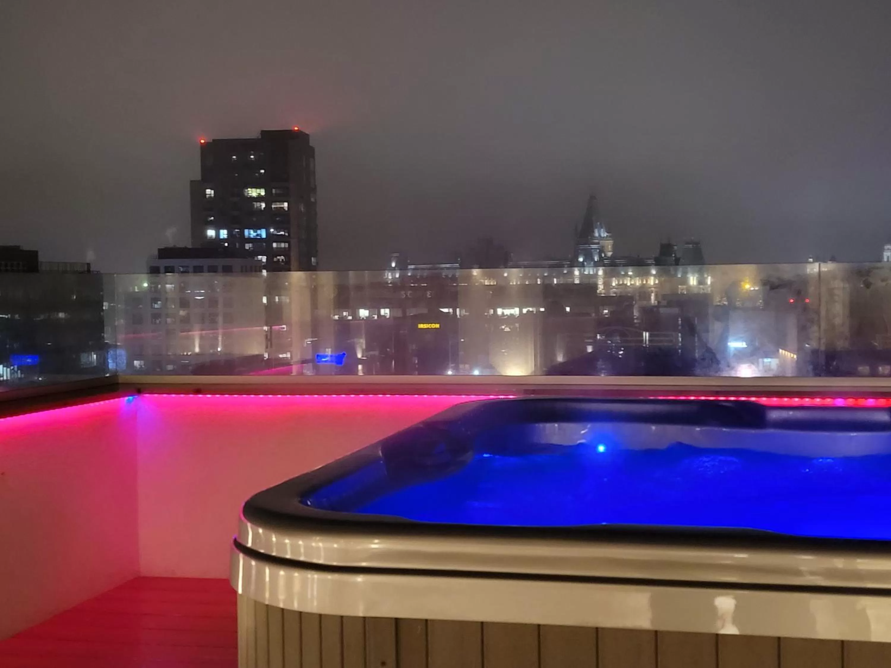 Hot Tub, Swimming Pool in Terrace Suites Iasi