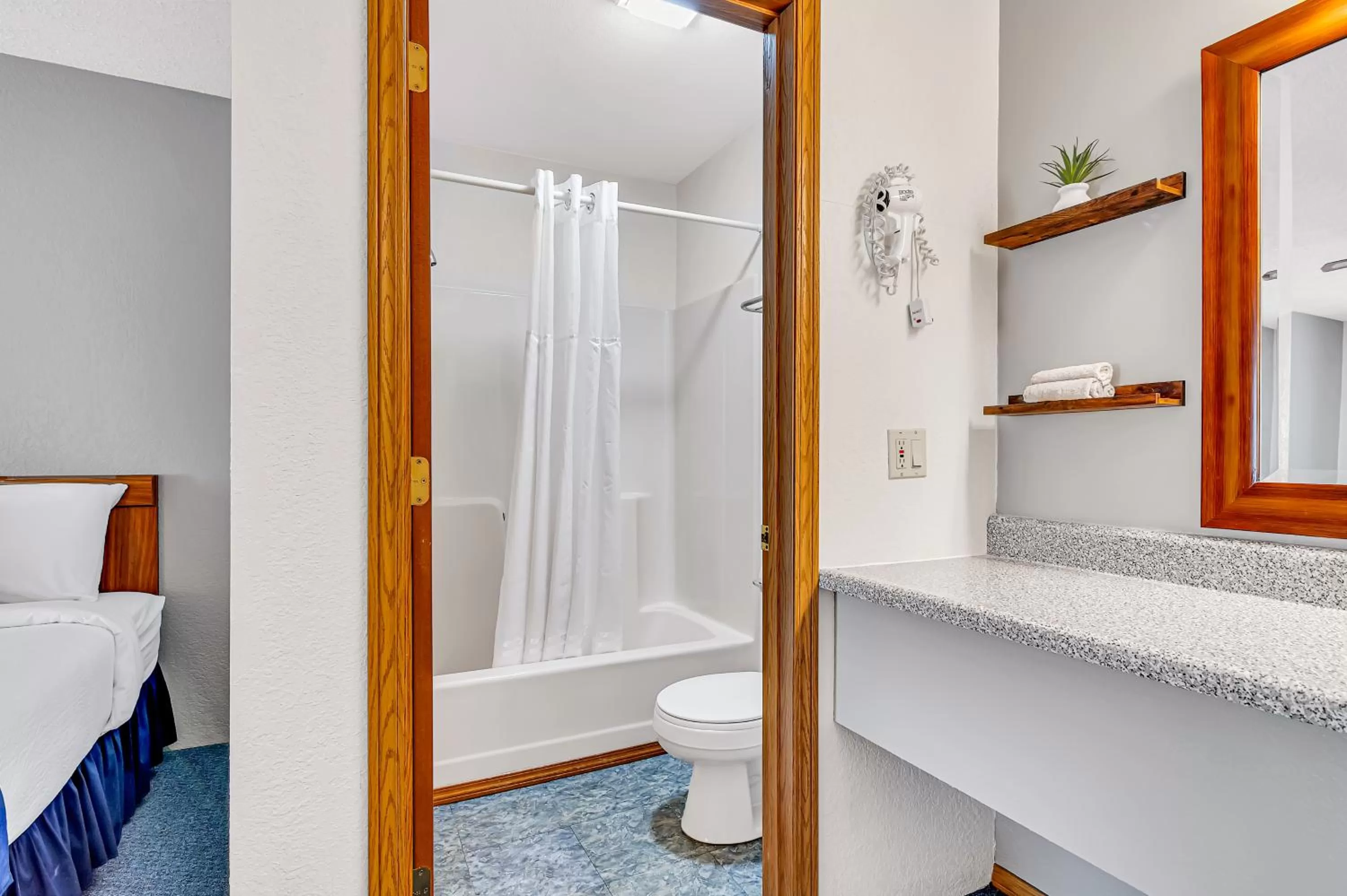 Bathroom, Bed in Autumn Creek Branson