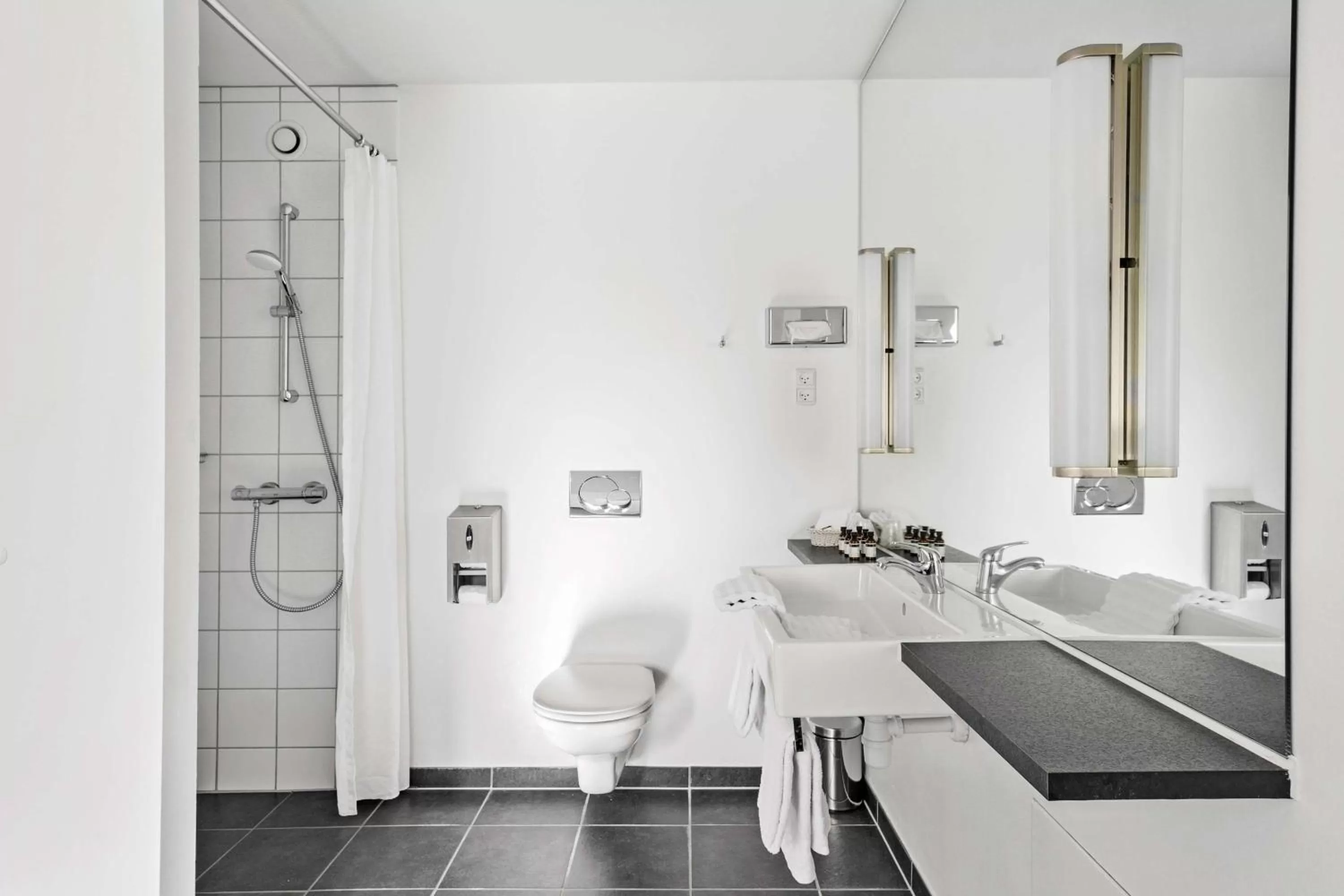 Bathroom in Best Western ToRVEhallerne