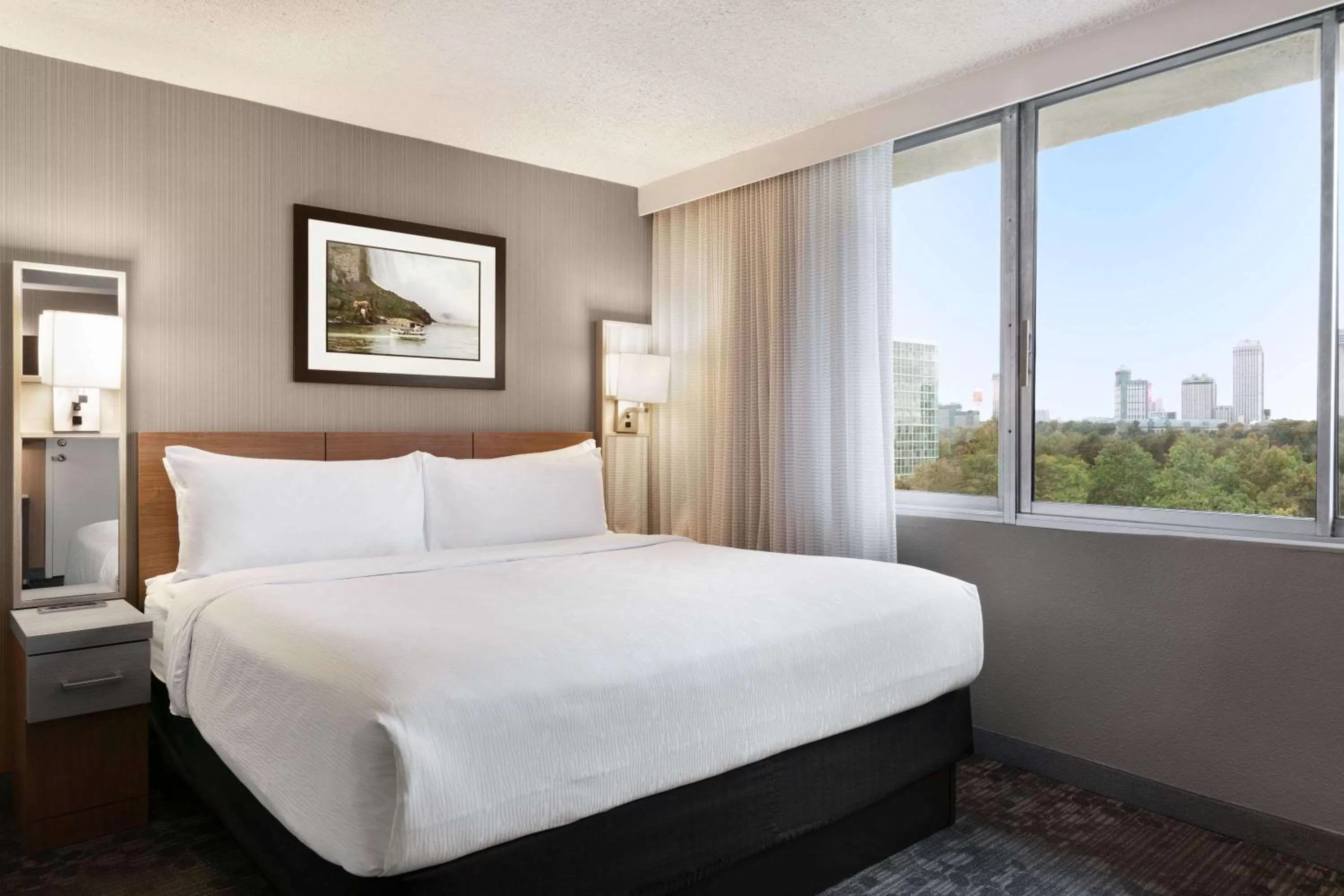 Deluxe King Room in Wyndham Garden at Niagara Falls
