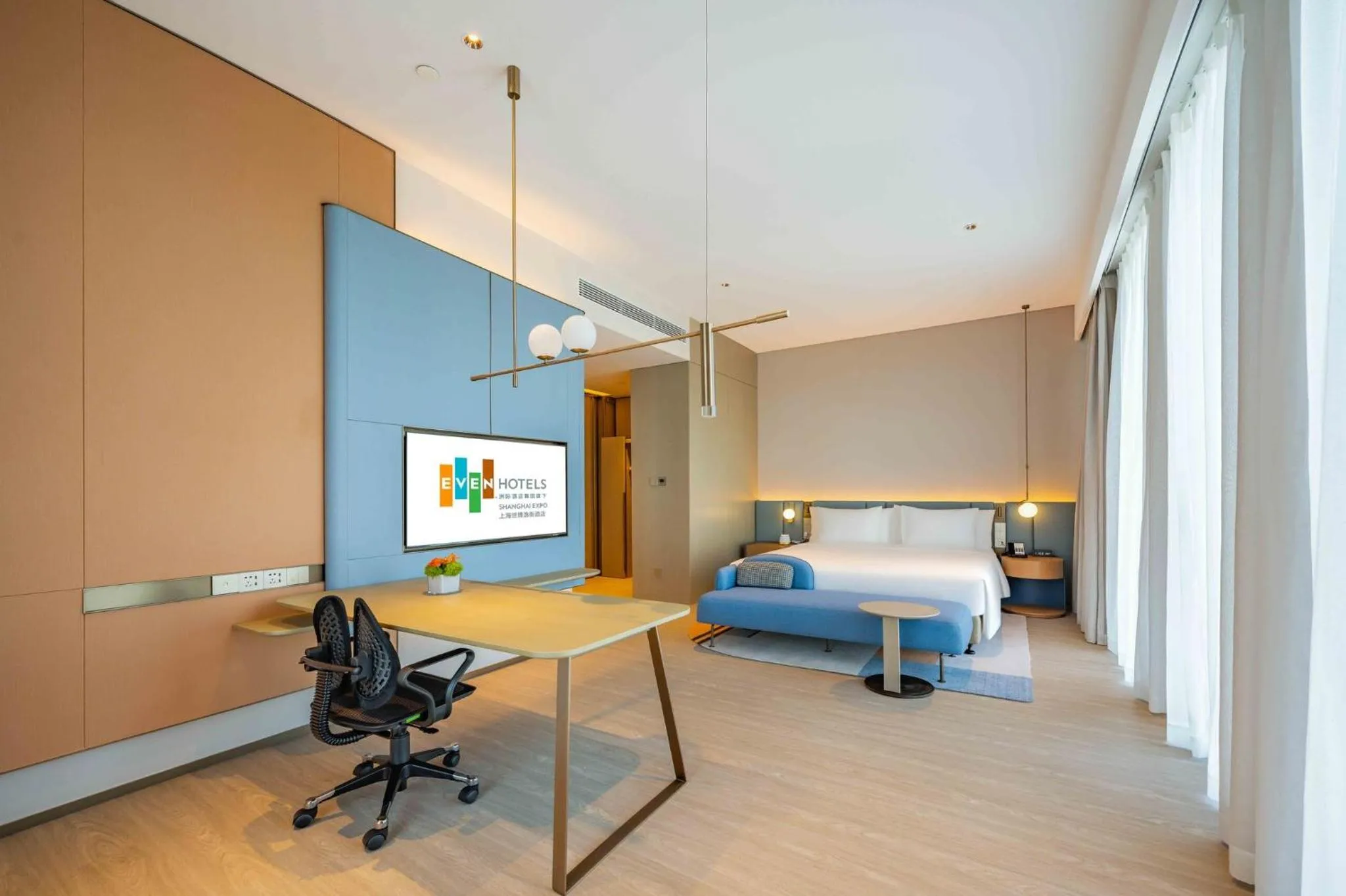Photo of the whole room, Bed in EVEN Hotels Shanghai Expo by IHG