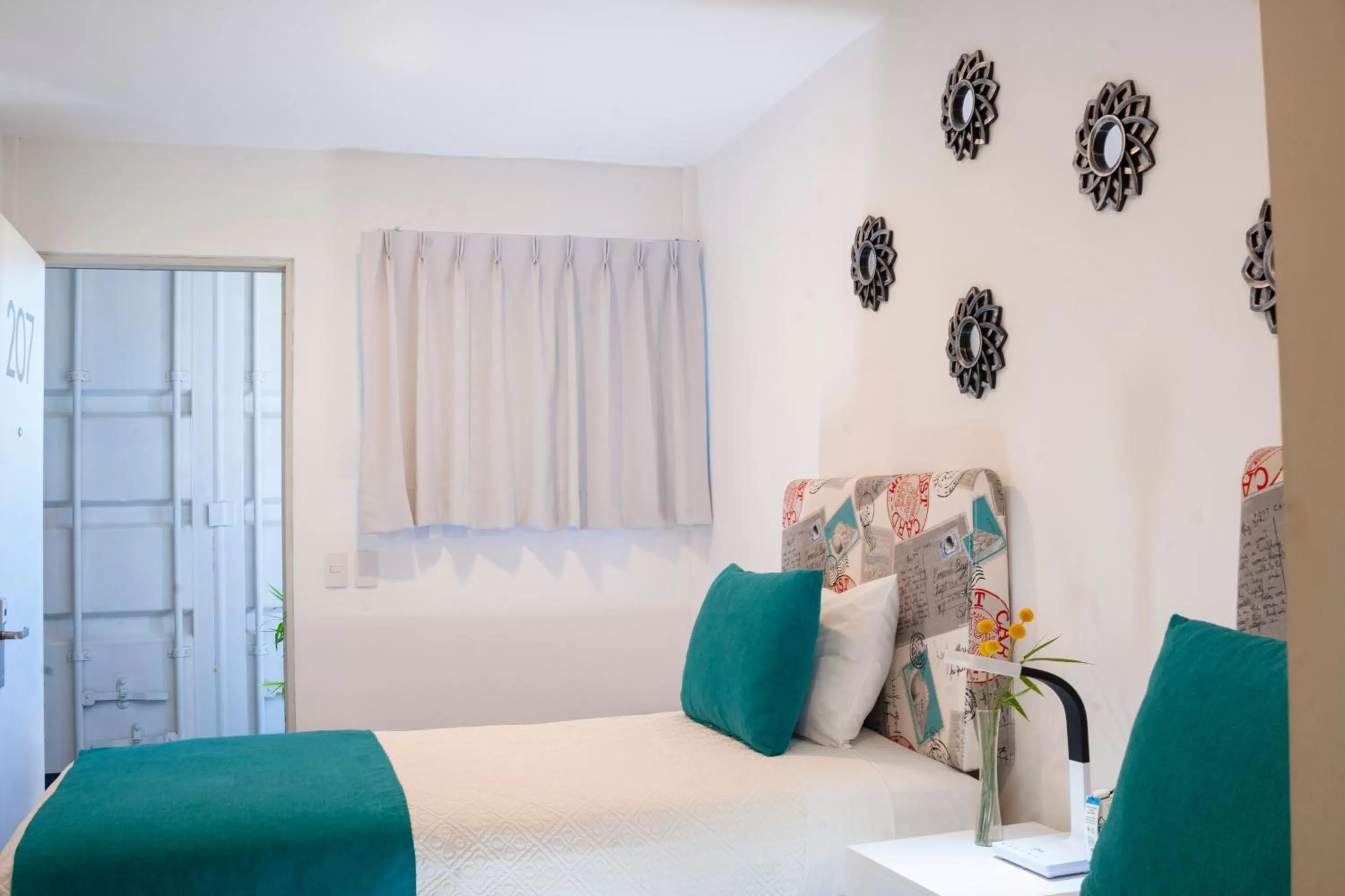 Bedroom, Bed in Container Inn Hotel Aeropuerto