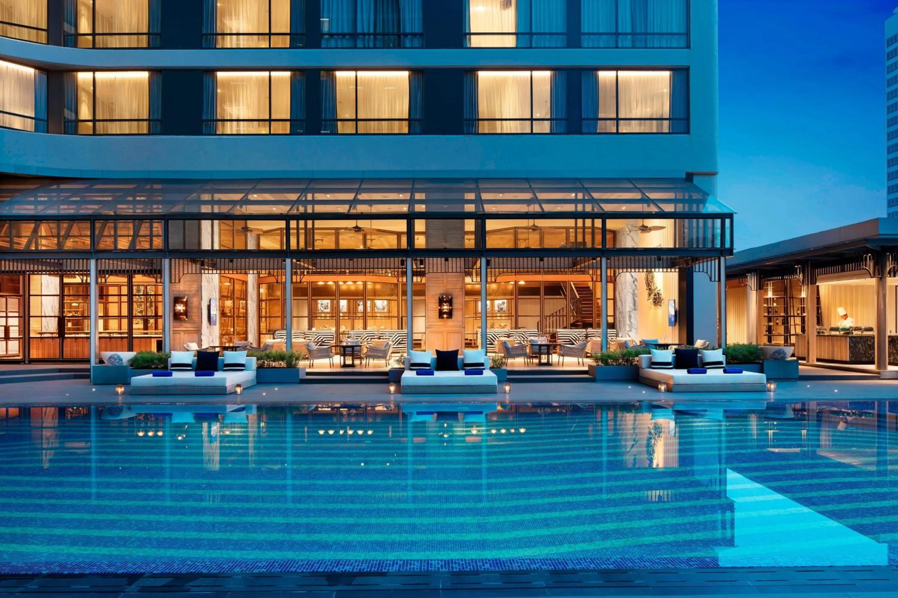 Swimming pool in Bangkok Marriott Marquis Queens Park