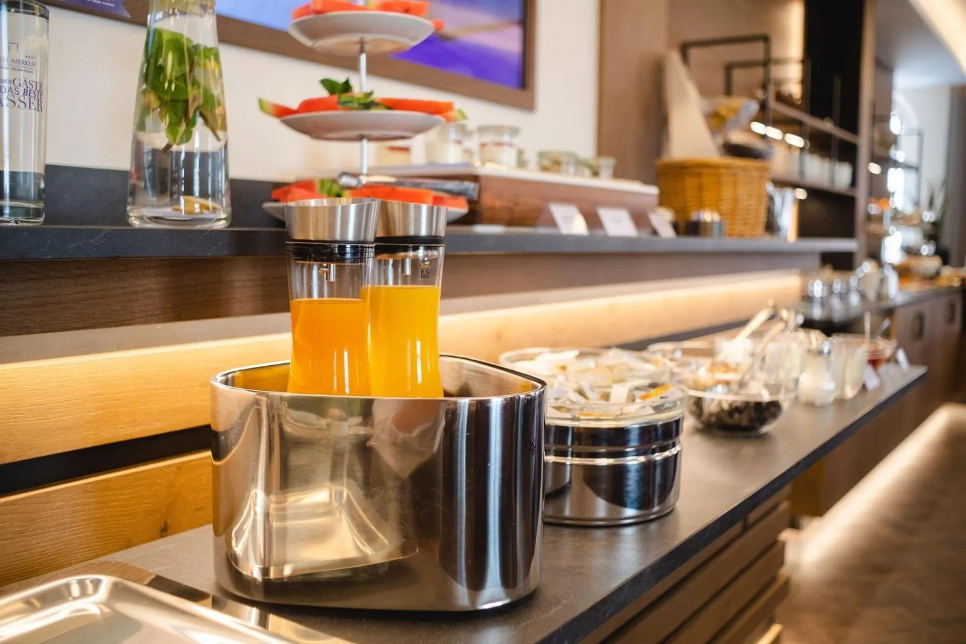 Restaurant/places to eat in Hotel Merkur - Superior