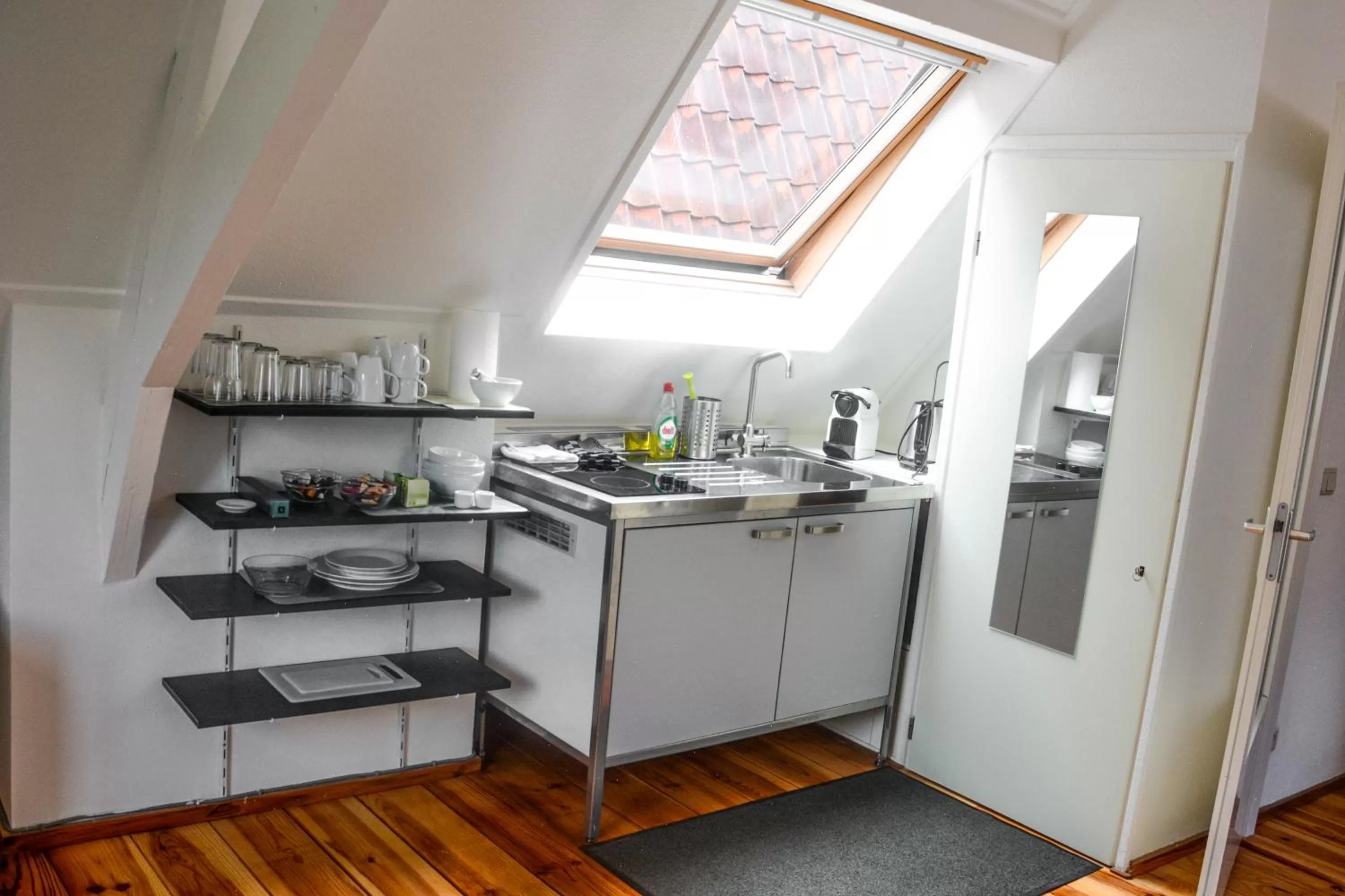 Kitchen or kitchenette in Hotel de Vischpoorte, centrum Deventer en aan de IJssel