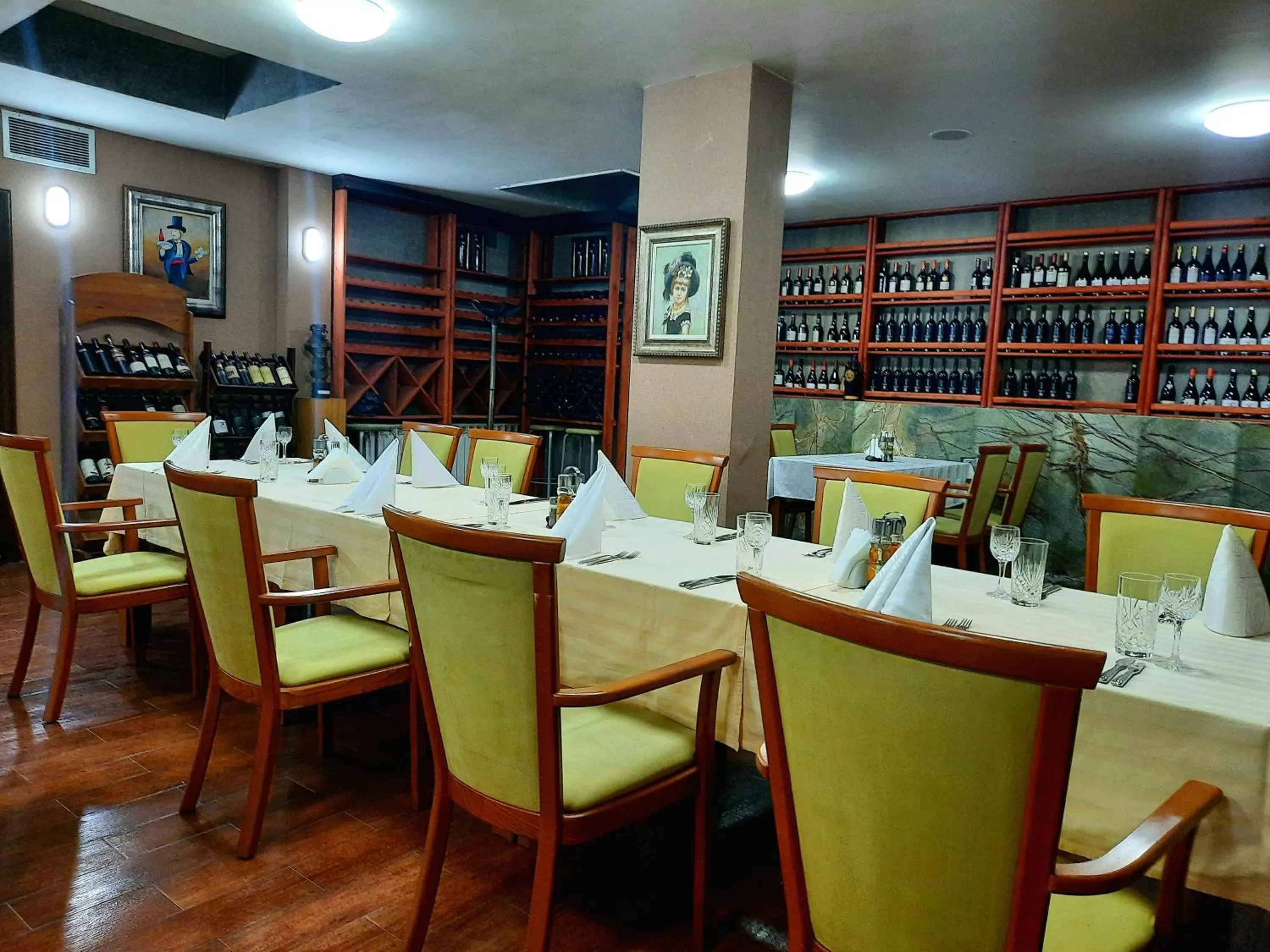 Restaurant/places to eat in Hotel City Pleven