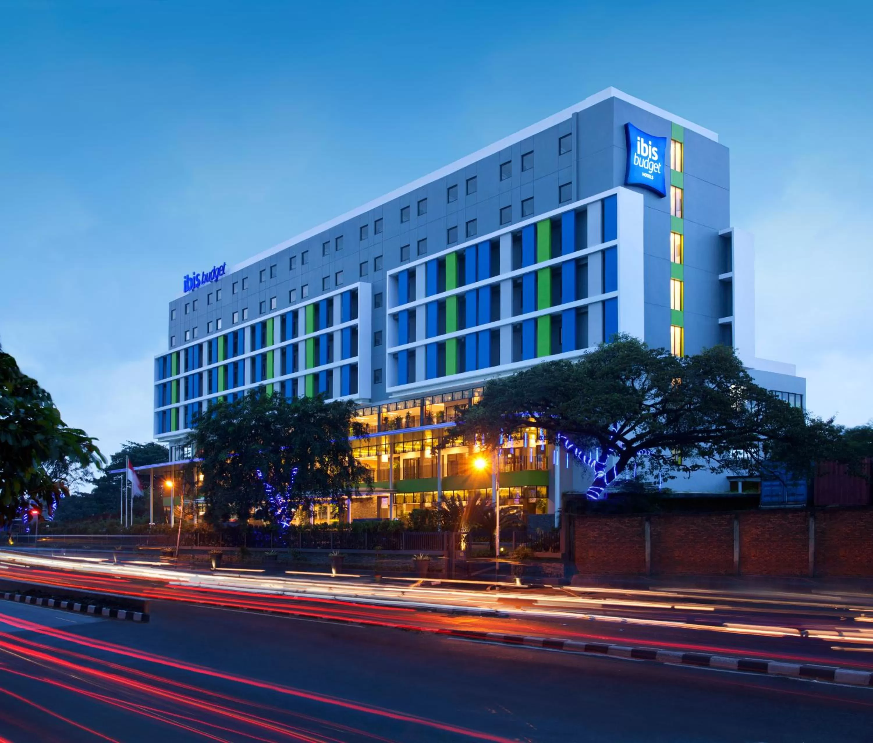 Facade/entrance in Ibis Budget Jakarta Daan Mogot