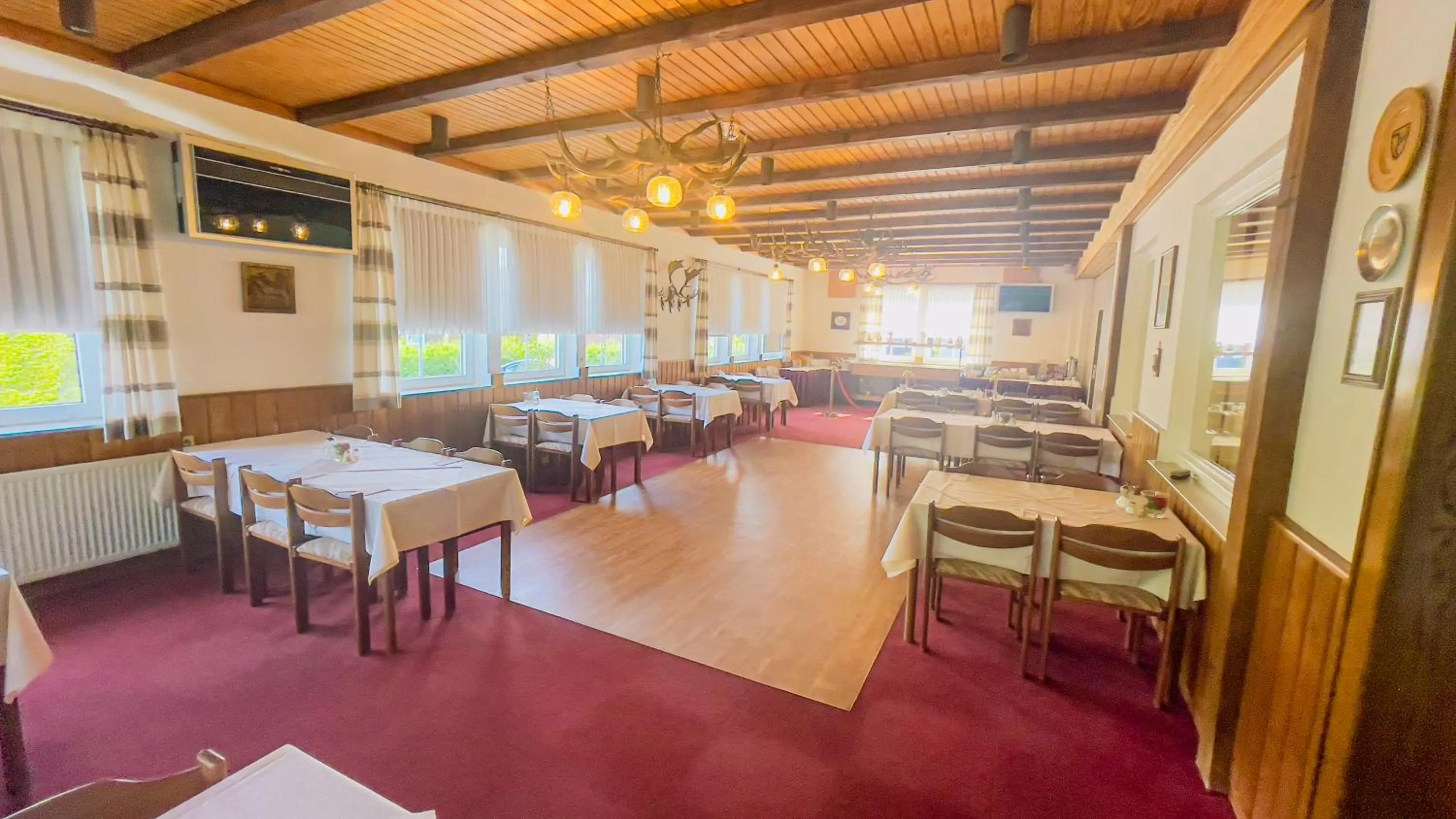 Restaurant/places to eat in Hotel Schnehagen