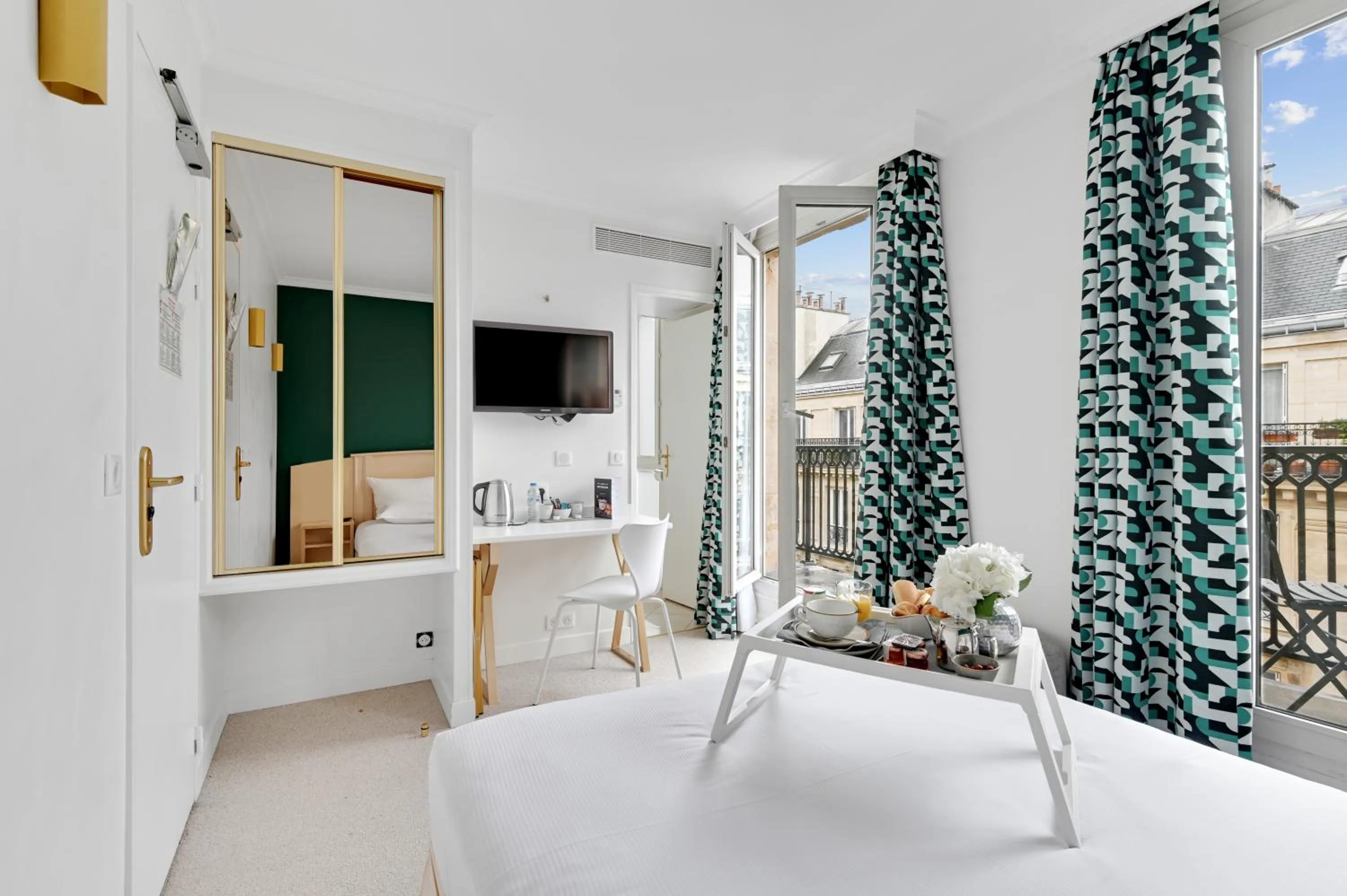 Bed in Hotel Elysees Opera